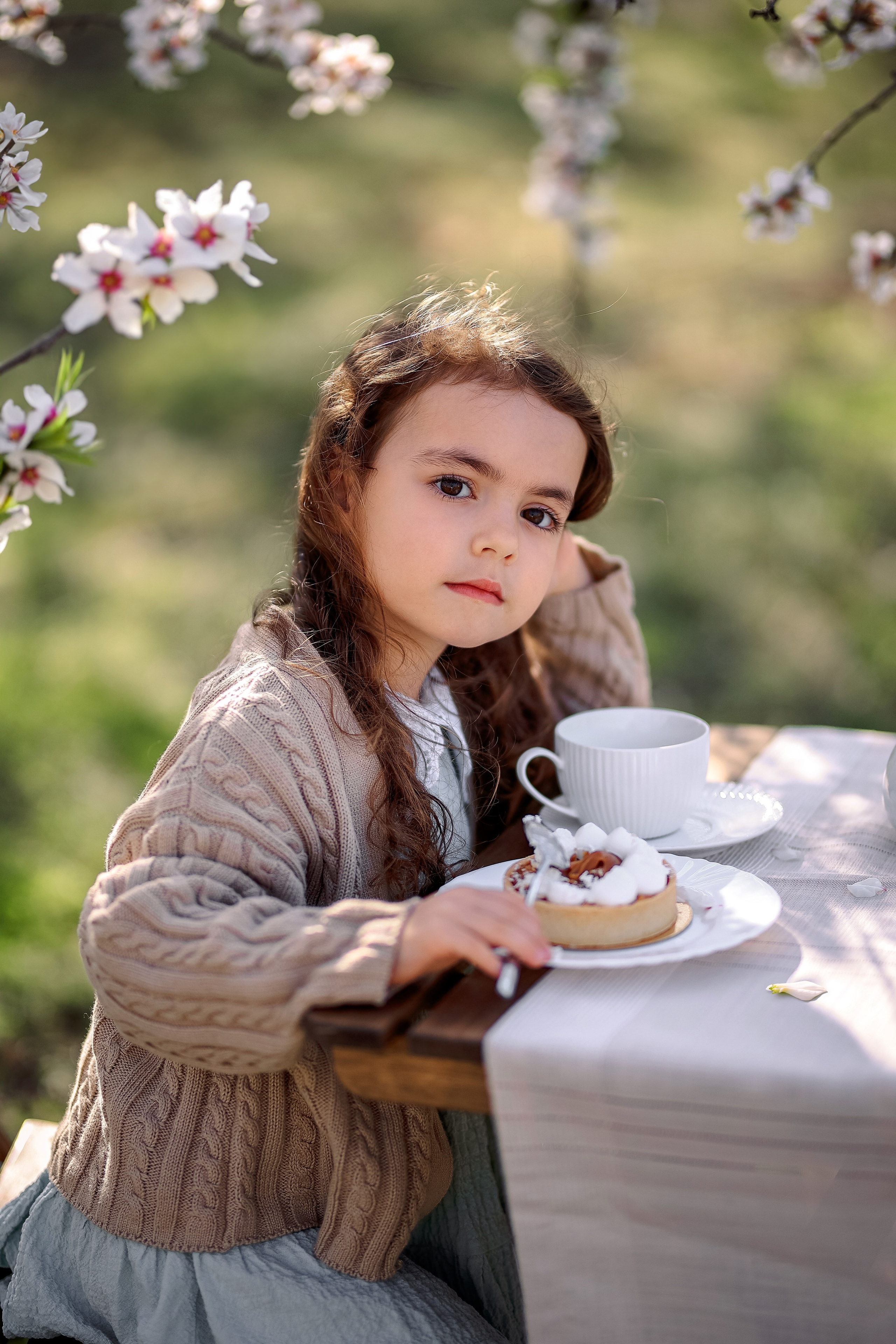 Фотосессия в цветущем миндале