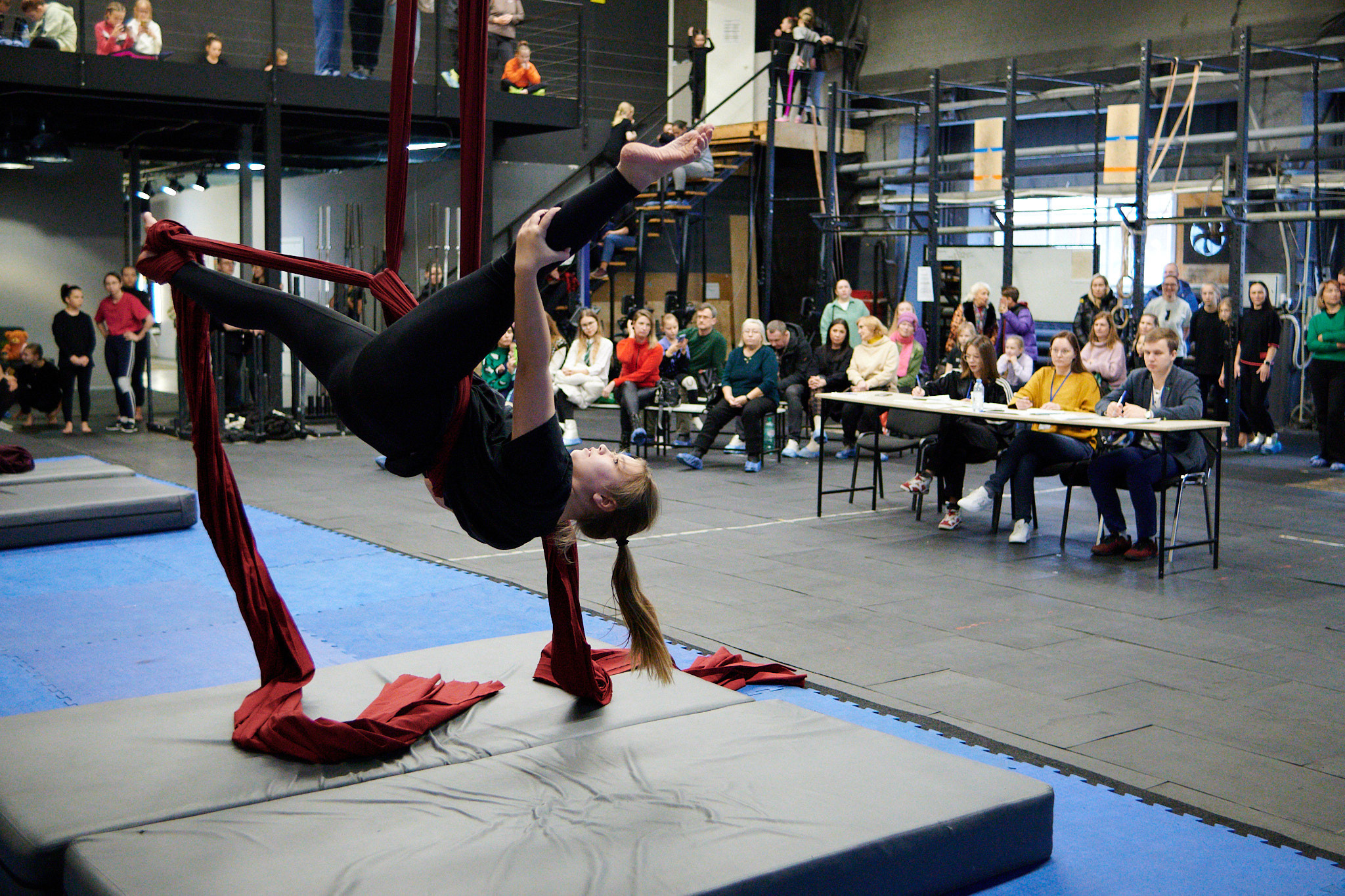 Соревнования по воздушным полотнами и акробатике 29.11.2022