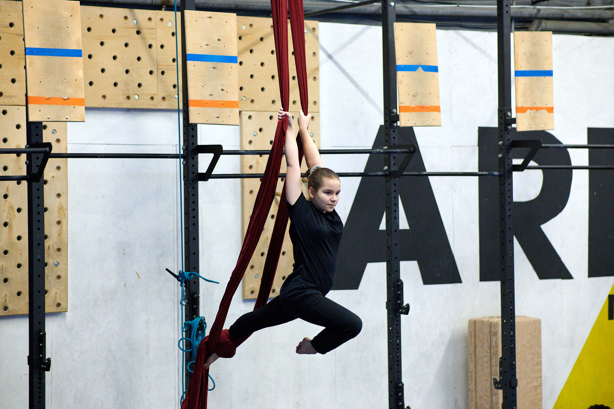 Соревнования по воздушным полотнами и акробатике 29.11.2022