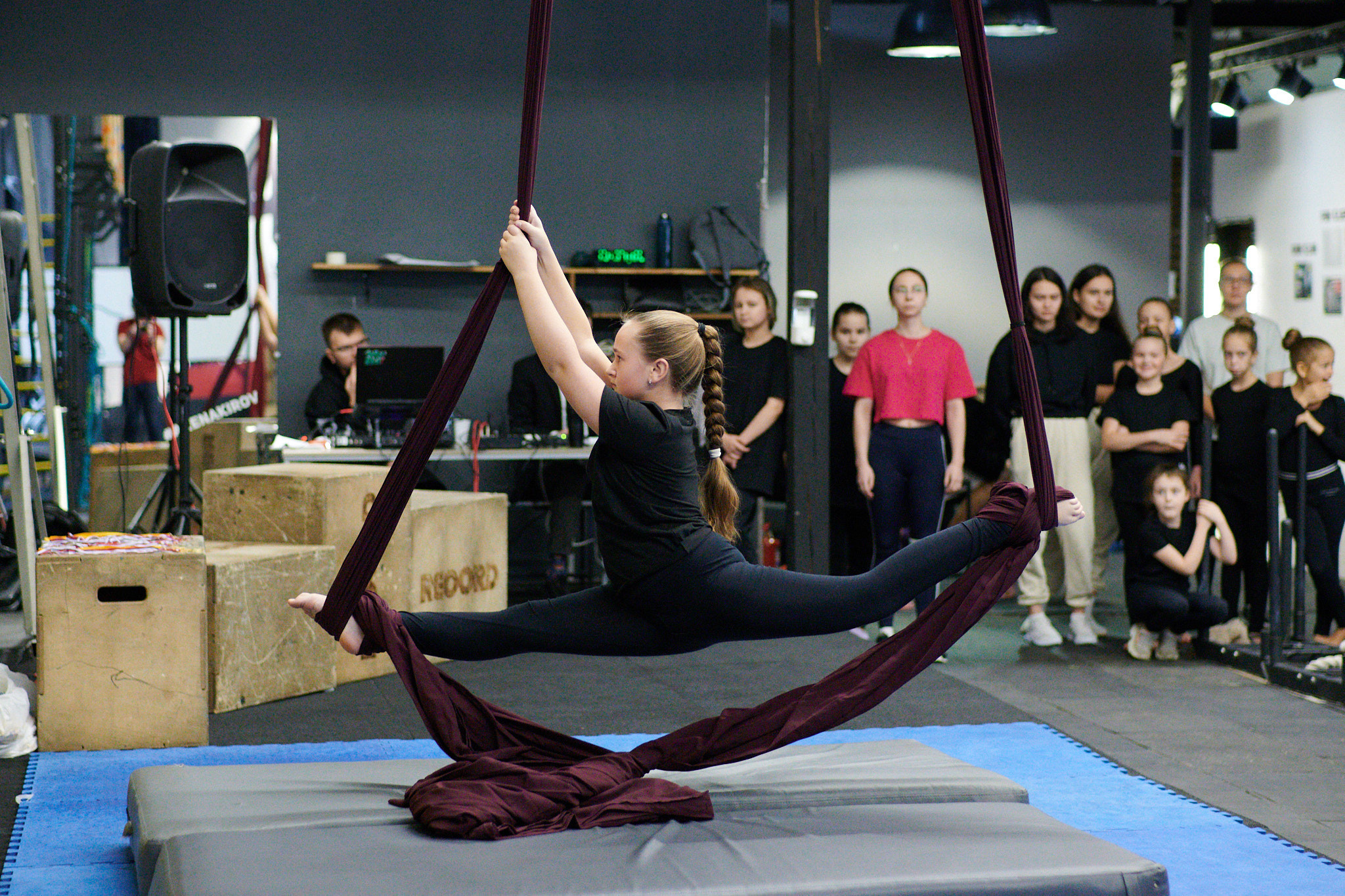 Соревнования по воздушным полотнами и акробатике 29.11.2022