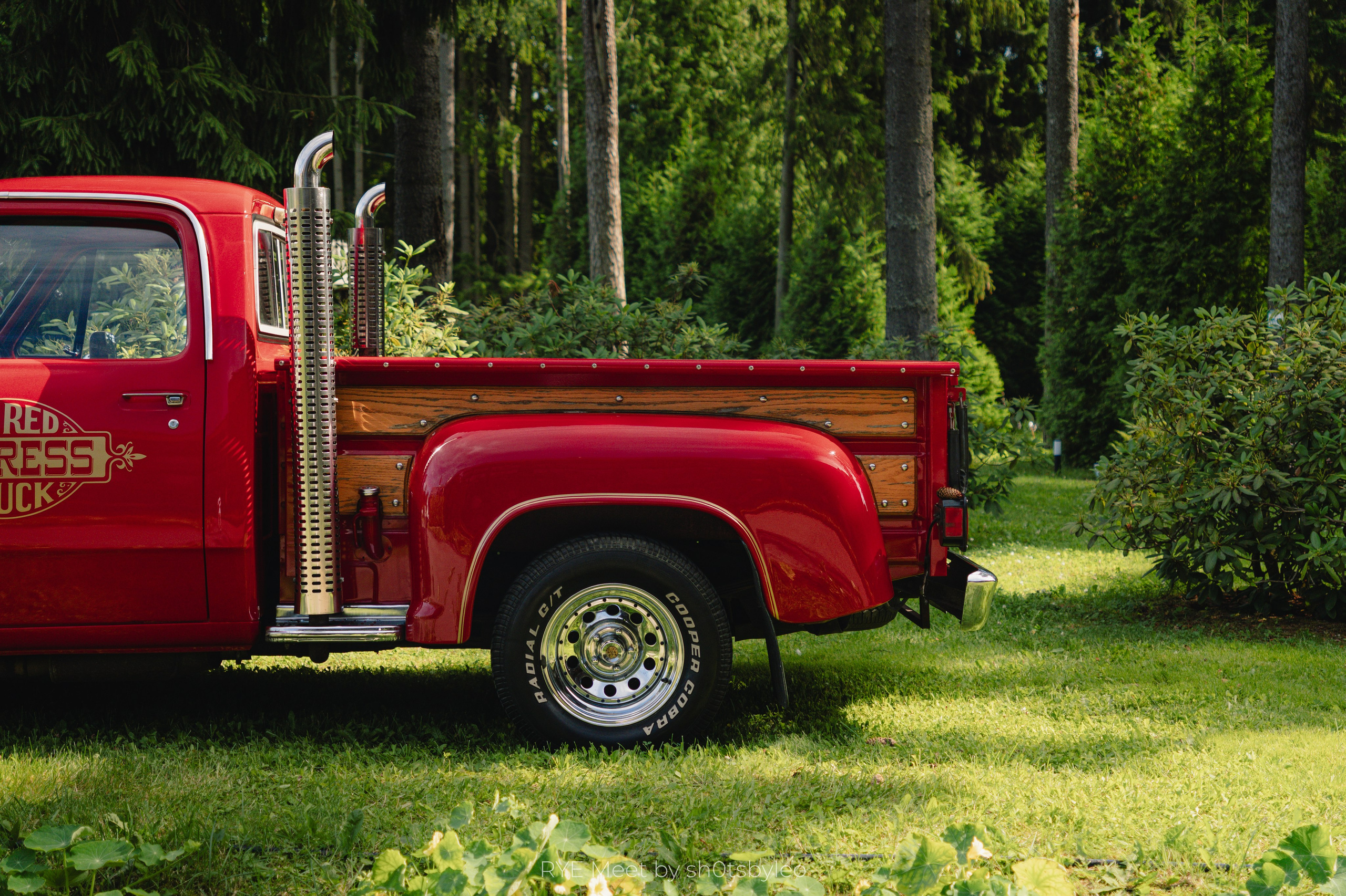 Масштабный летний фестиваль RYE Meet — встреча клуба любителей автомобилей старше 25-лет. Автомобильный фотограф Антон Цырулев