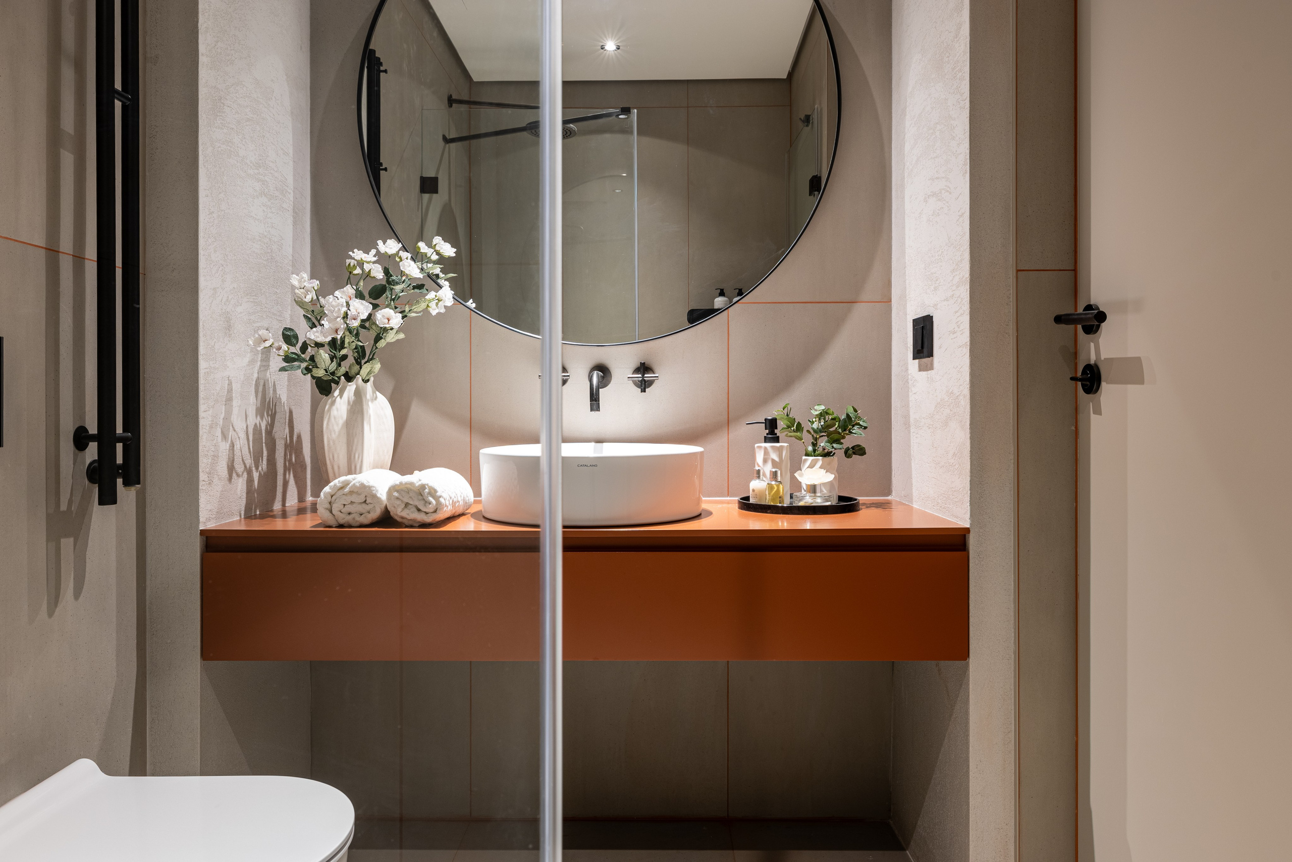 Лаконичный calm modern с арт-деталями в ЖК «Поклонная 9». Veselinskiy| Интерьерный фотограф | Москва