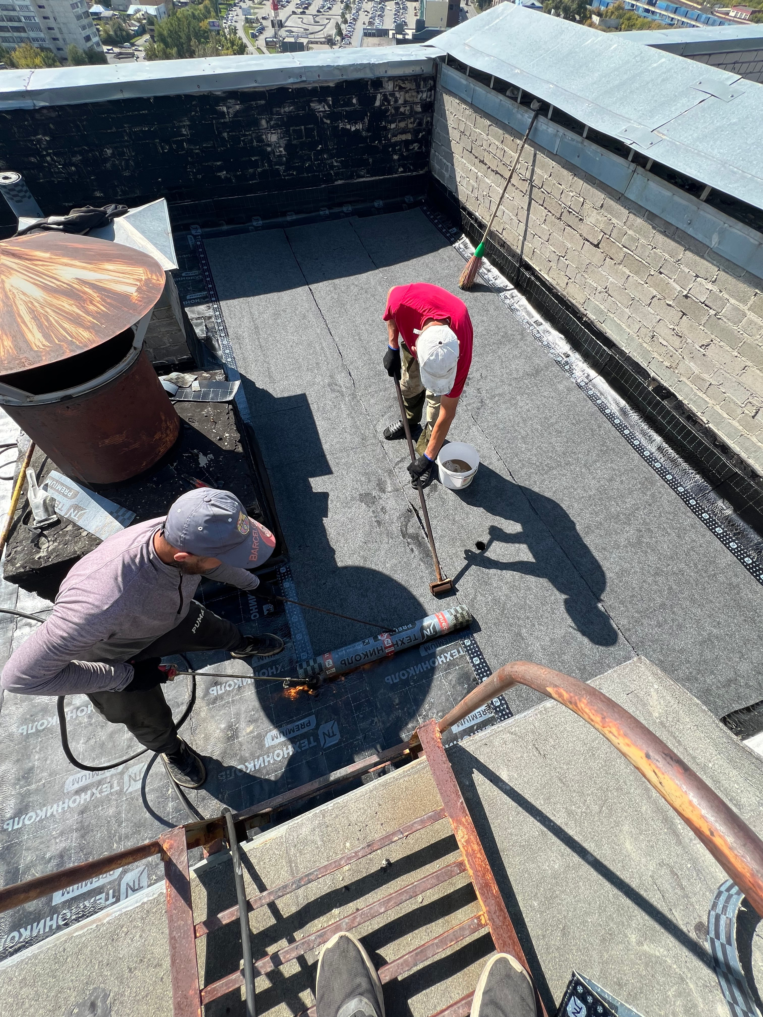 ТСЖ Строителей 33 Монтаж наплавляемой кровли