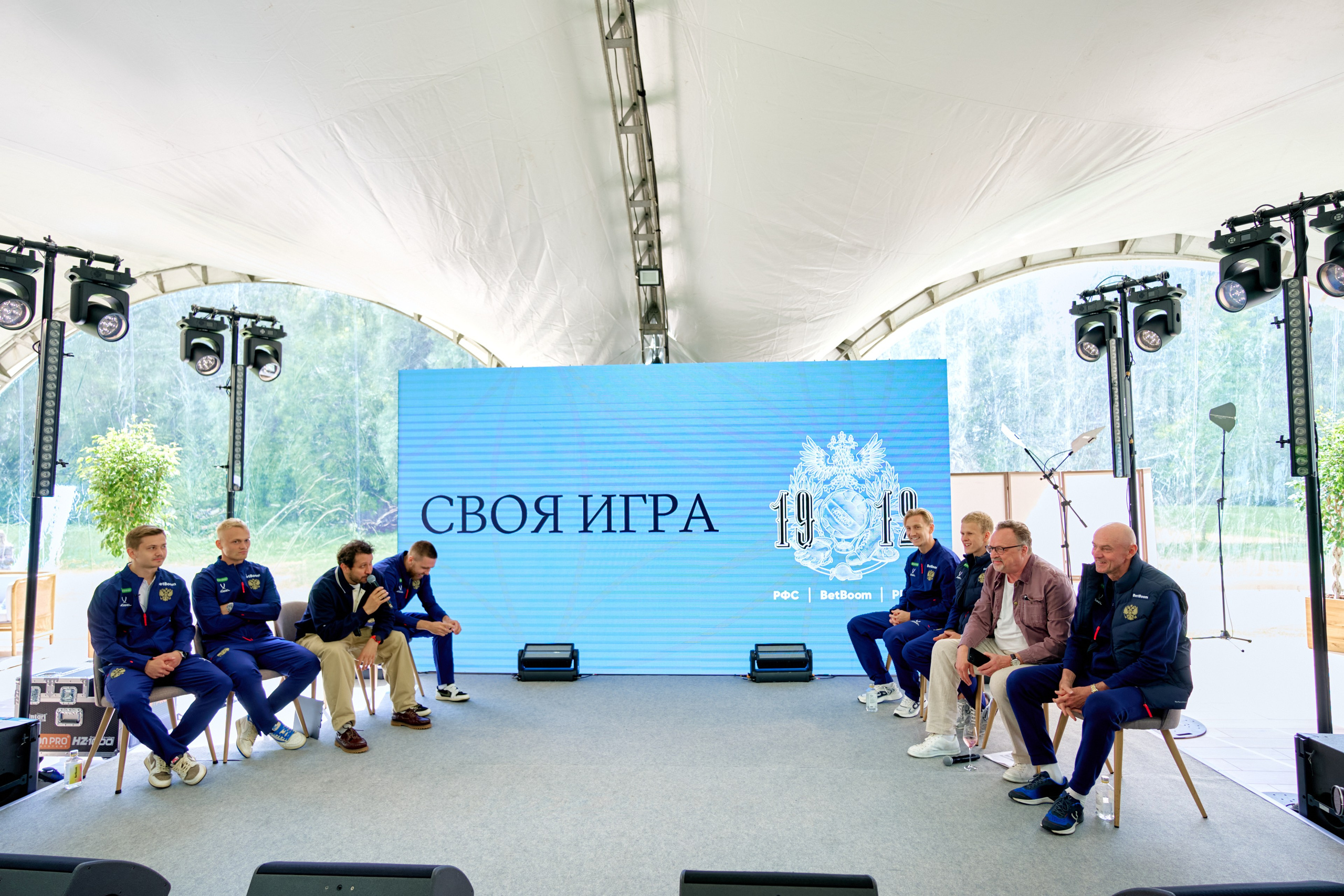 Пикник со сборной России по футболу. Олег Акентьев | Event | Culture Photographer | Inside events | public life Moscow & 🌎