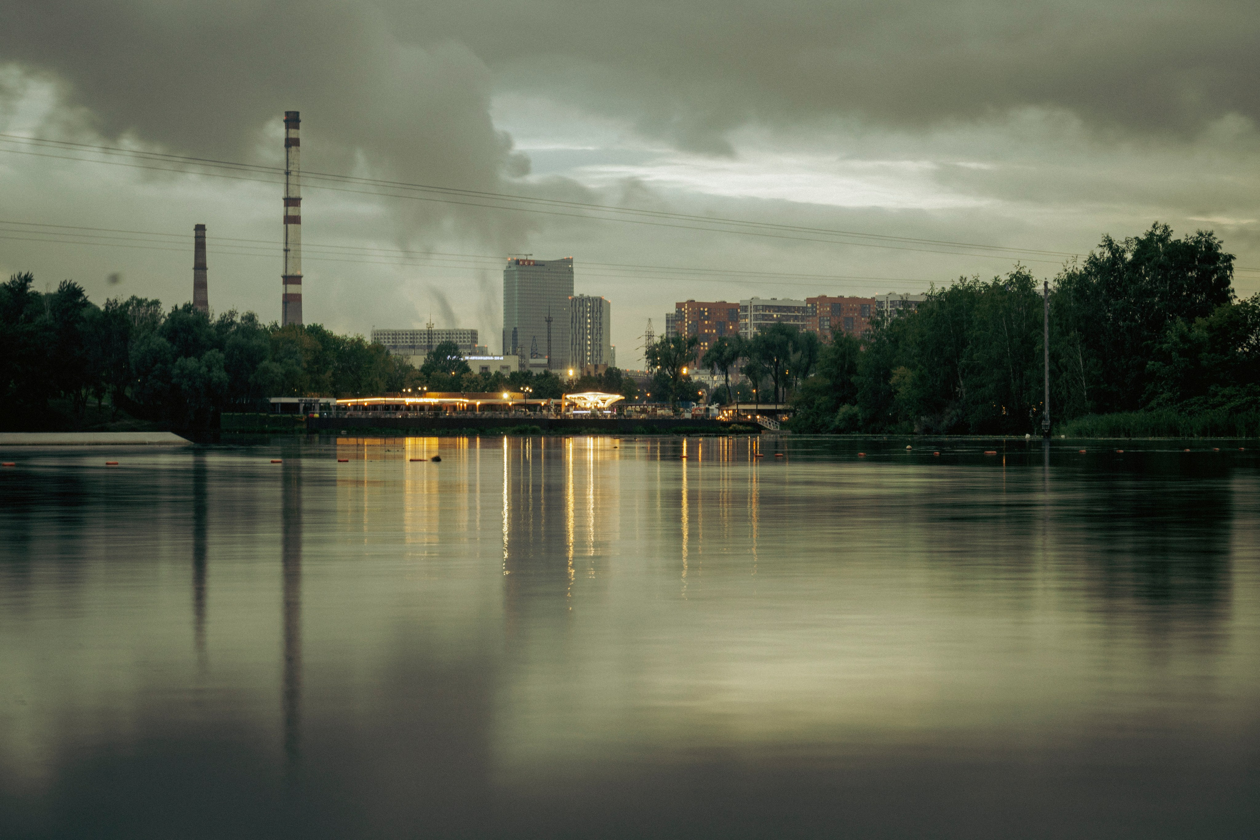 Москва-река. Лето. Яхта. Фотограф Роман Адлер