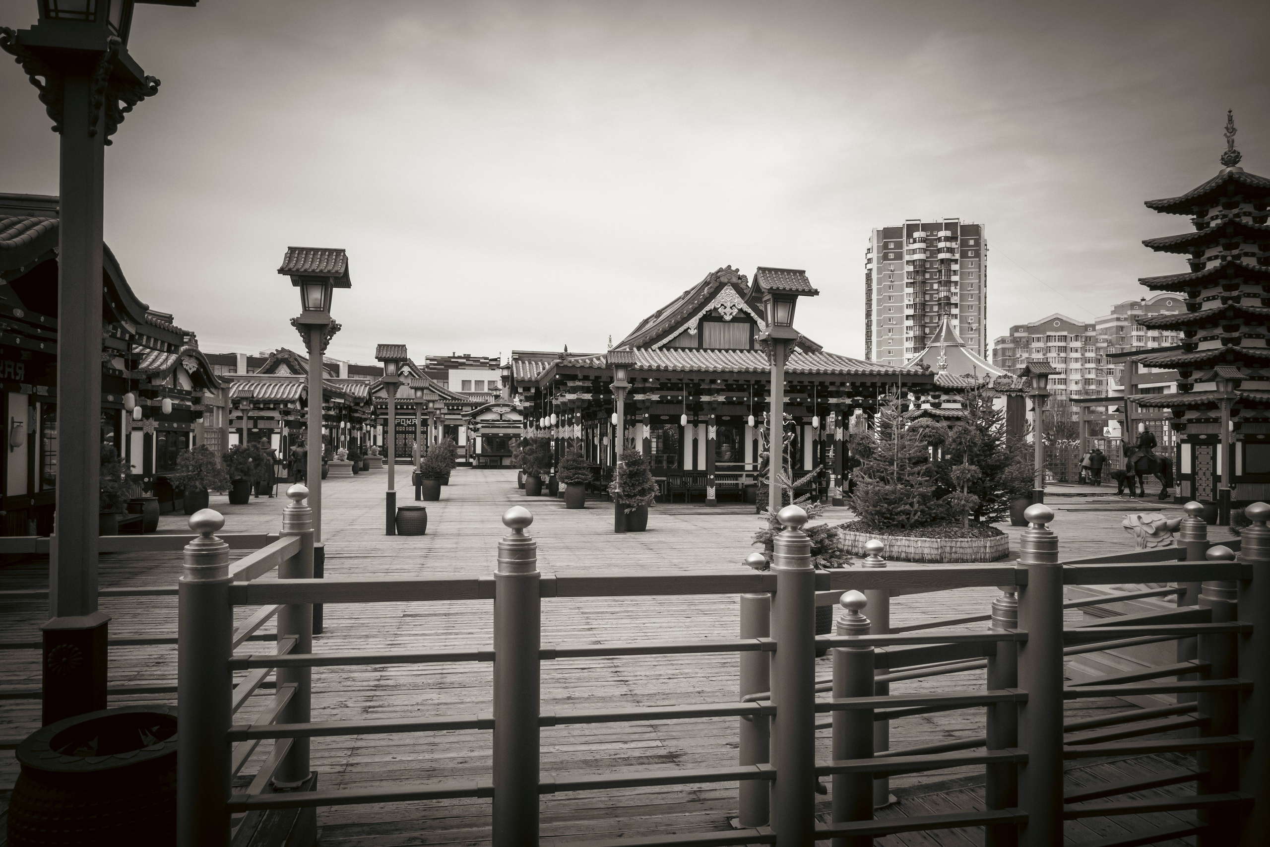 Фотопрогулка апрель 2022. Фотограф Роман Адлер