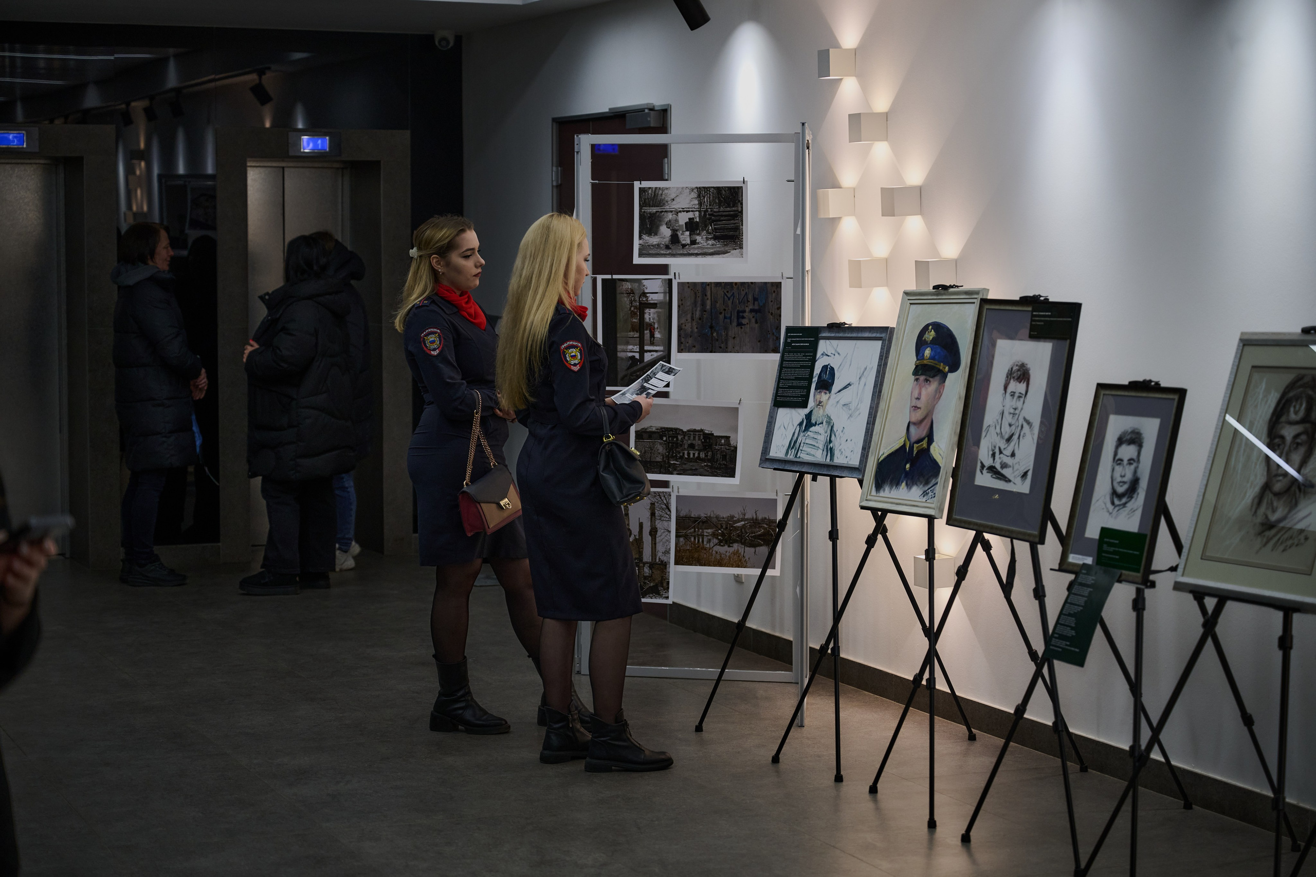 Фотовыставка «Территории» в Росгеолфонде. Фотограф Роман Адлер