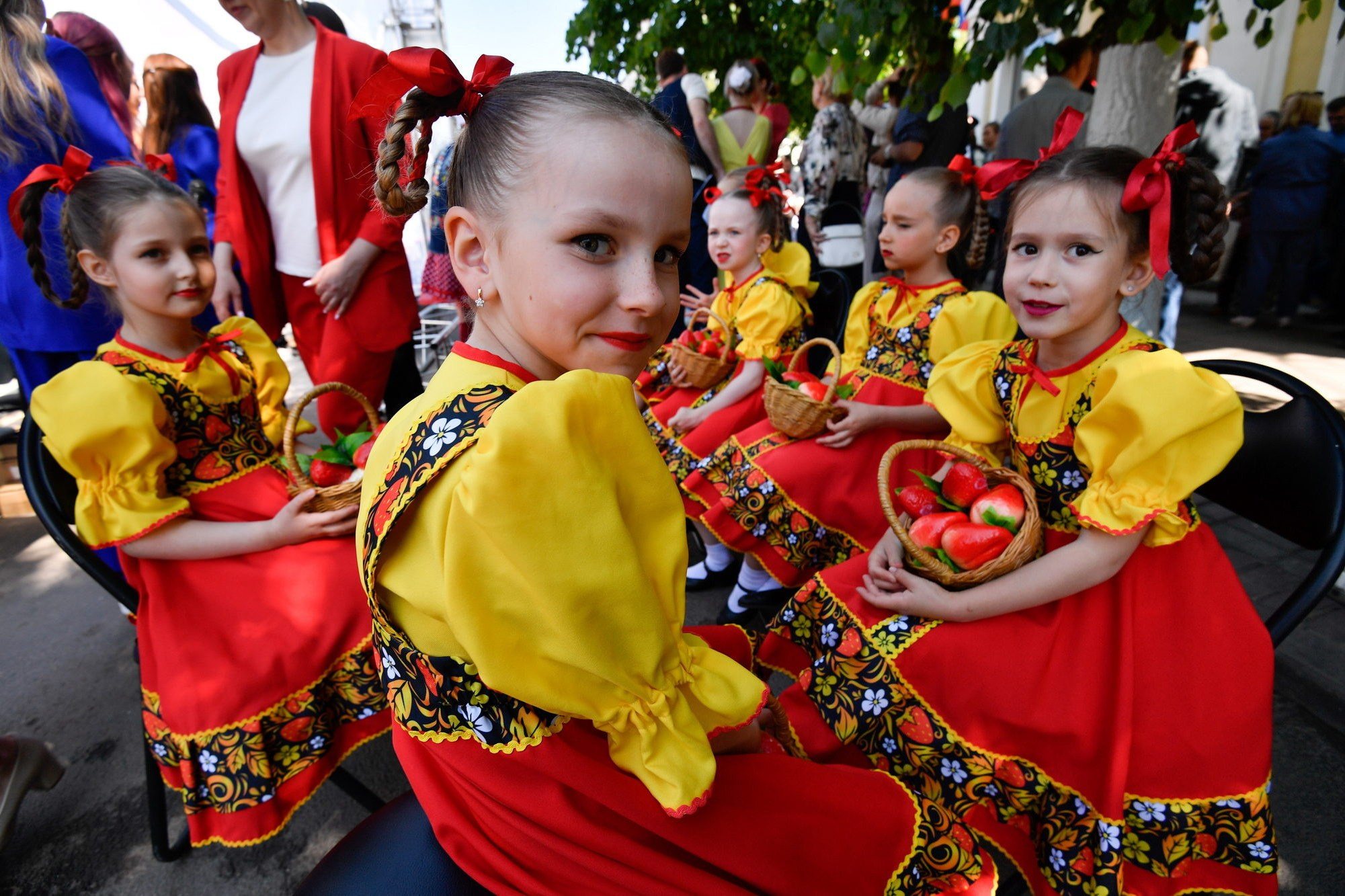 Официоз по плану, жизнь — между кадров: как снять День России и остаться собой. Документальный фотограф Сергей Вдовин