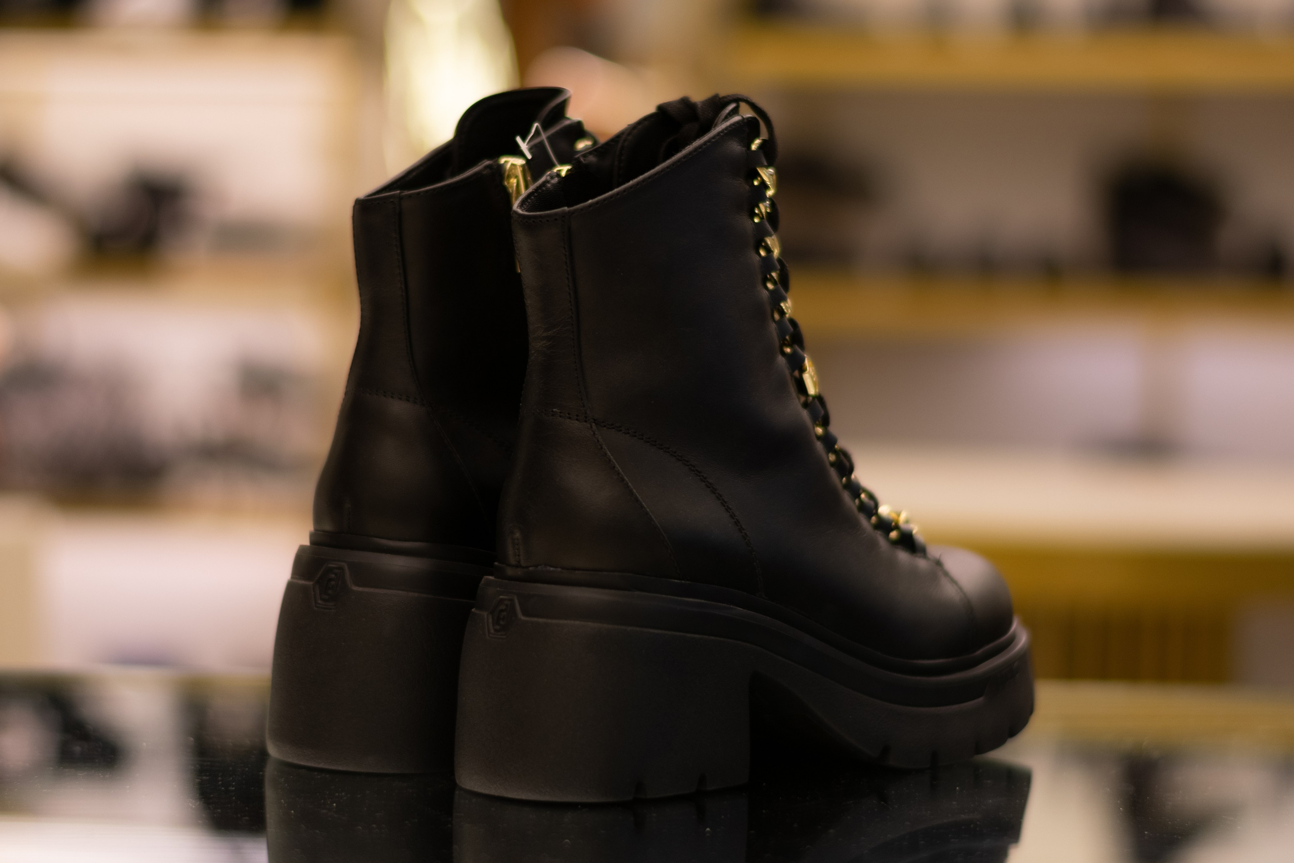 Для организаций. Предметная фотосессия для обувного магазина Capsula. Фотограф/видеограф Богдан Голованов