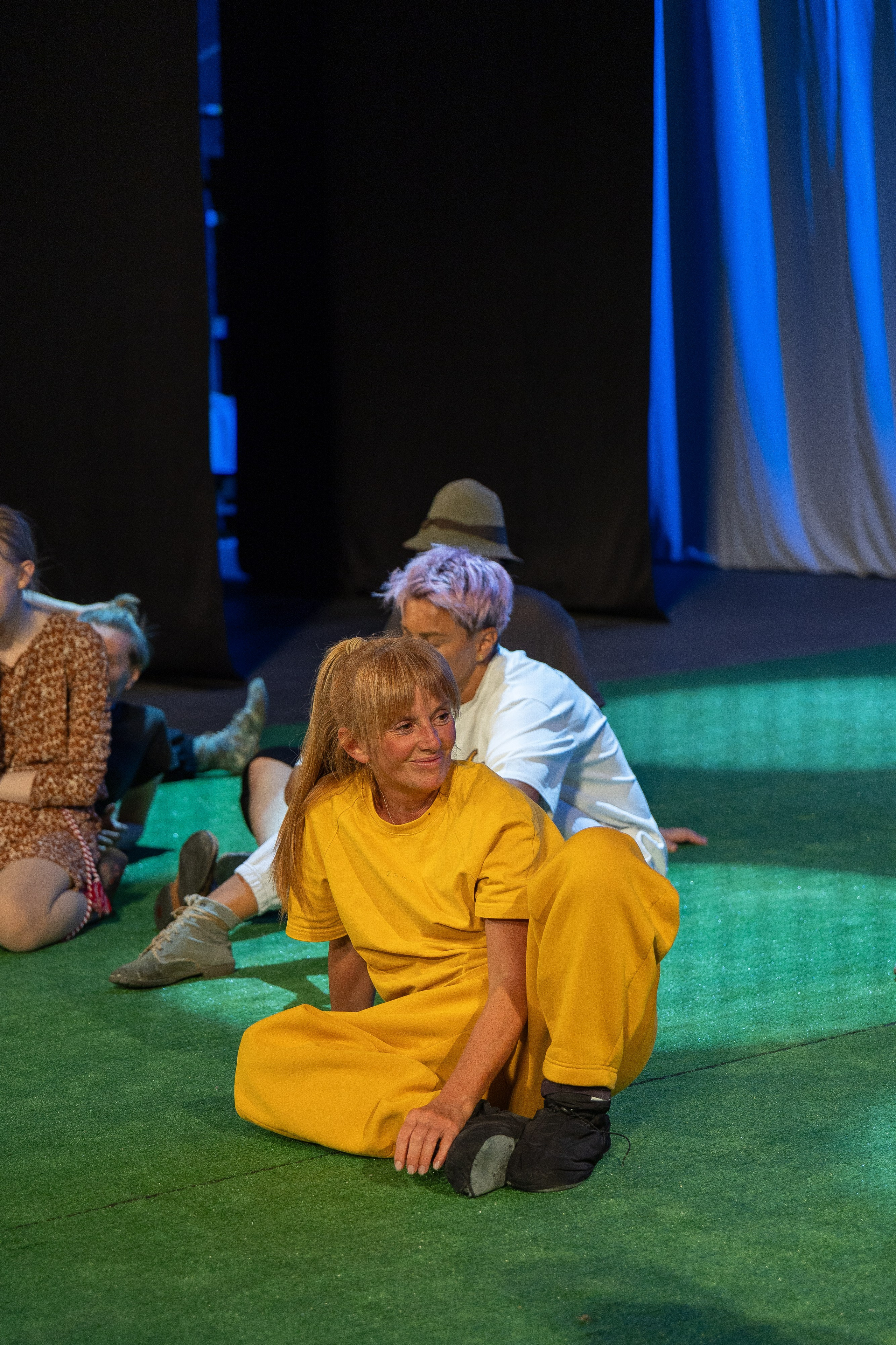 Спектакль Егора Дружинина «Всюду жизнь»