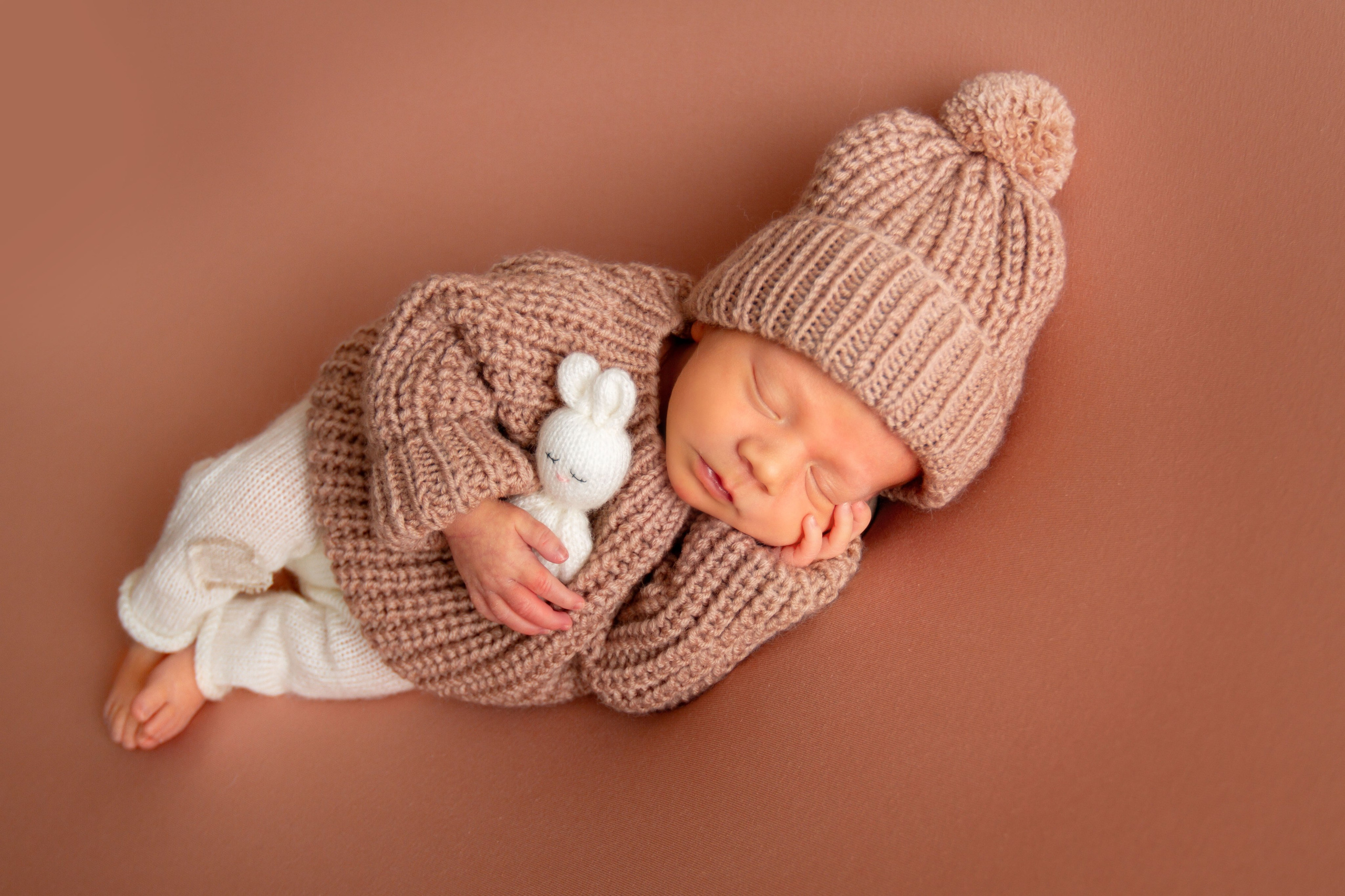 Милый малыш спит