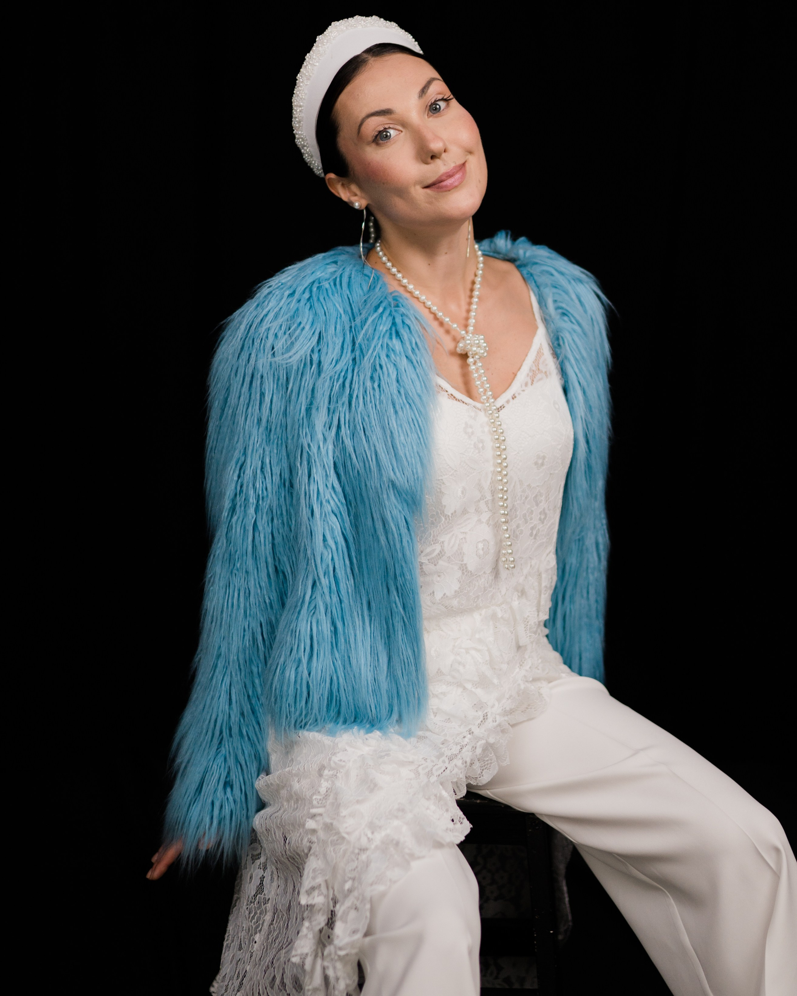 Образ для ведущей мероприятий «Современная снегурочка». Стилист медийных личностей