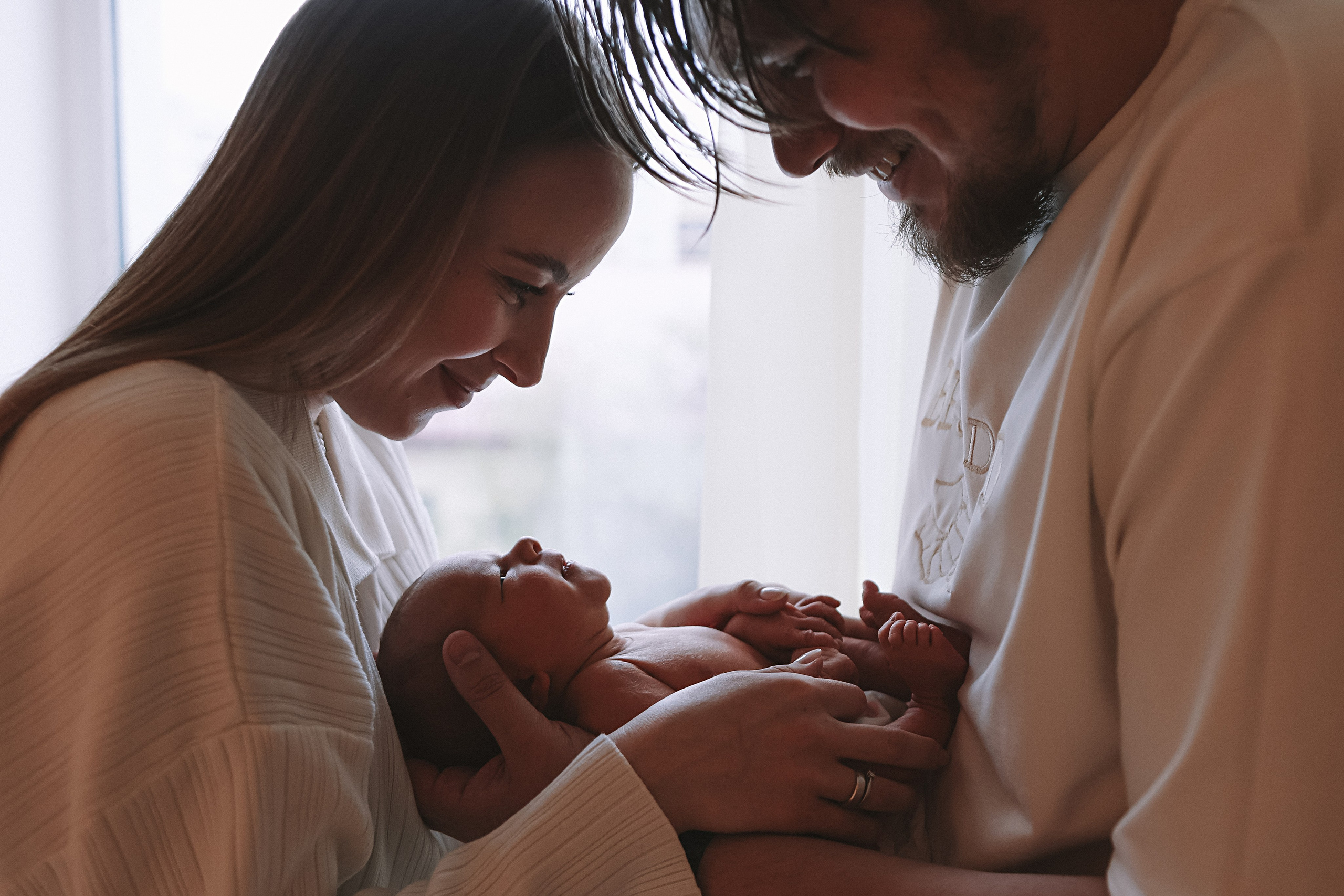 Выписка палата+внизу ПЦЭ. Семейный фотограф Тюмень, фотограф на роды Салмина Мария