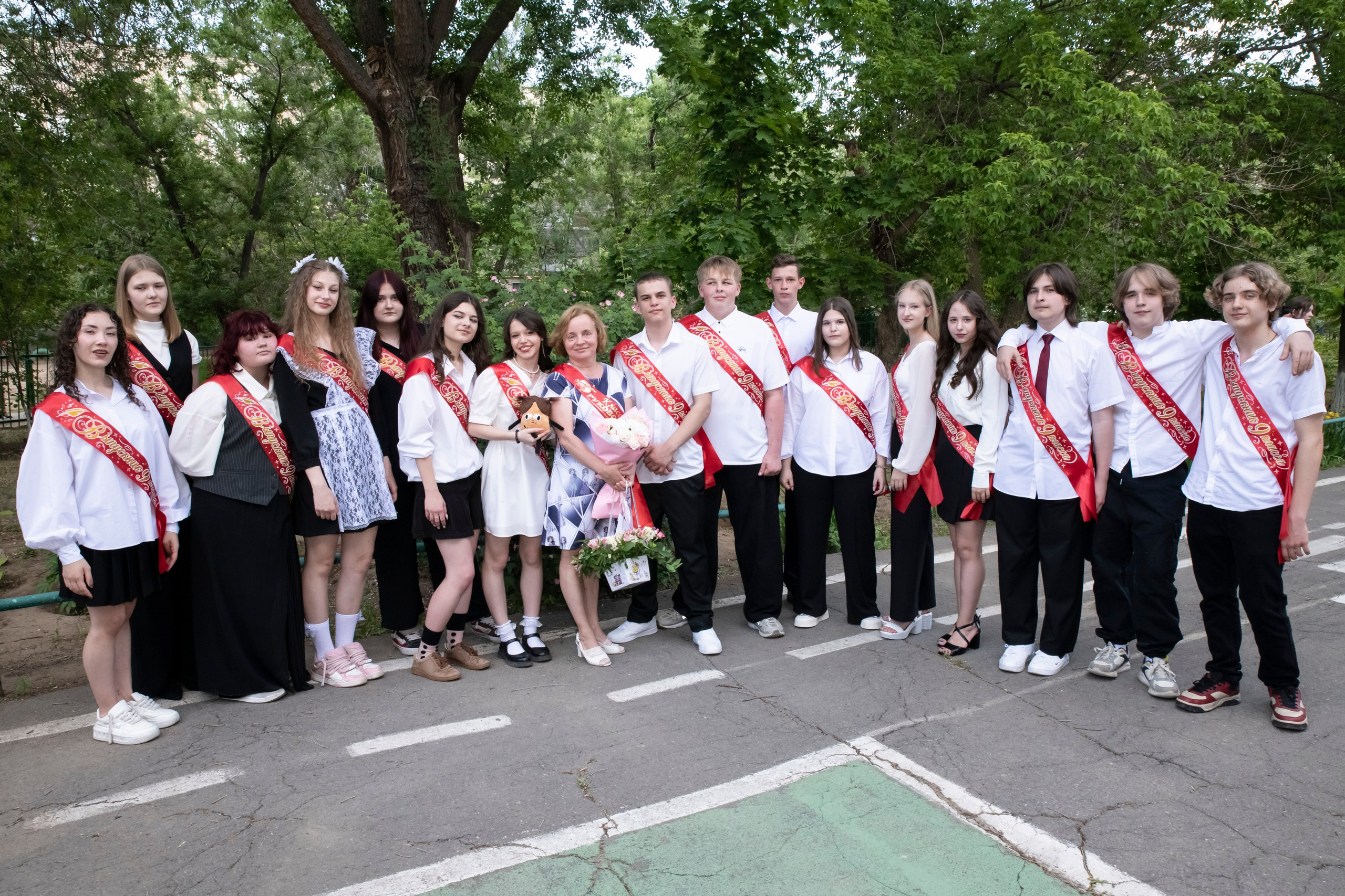 Последний звонок 18 школа сезон 2025. Фотограф в Волгограде и Волжский Наталья Рылькова