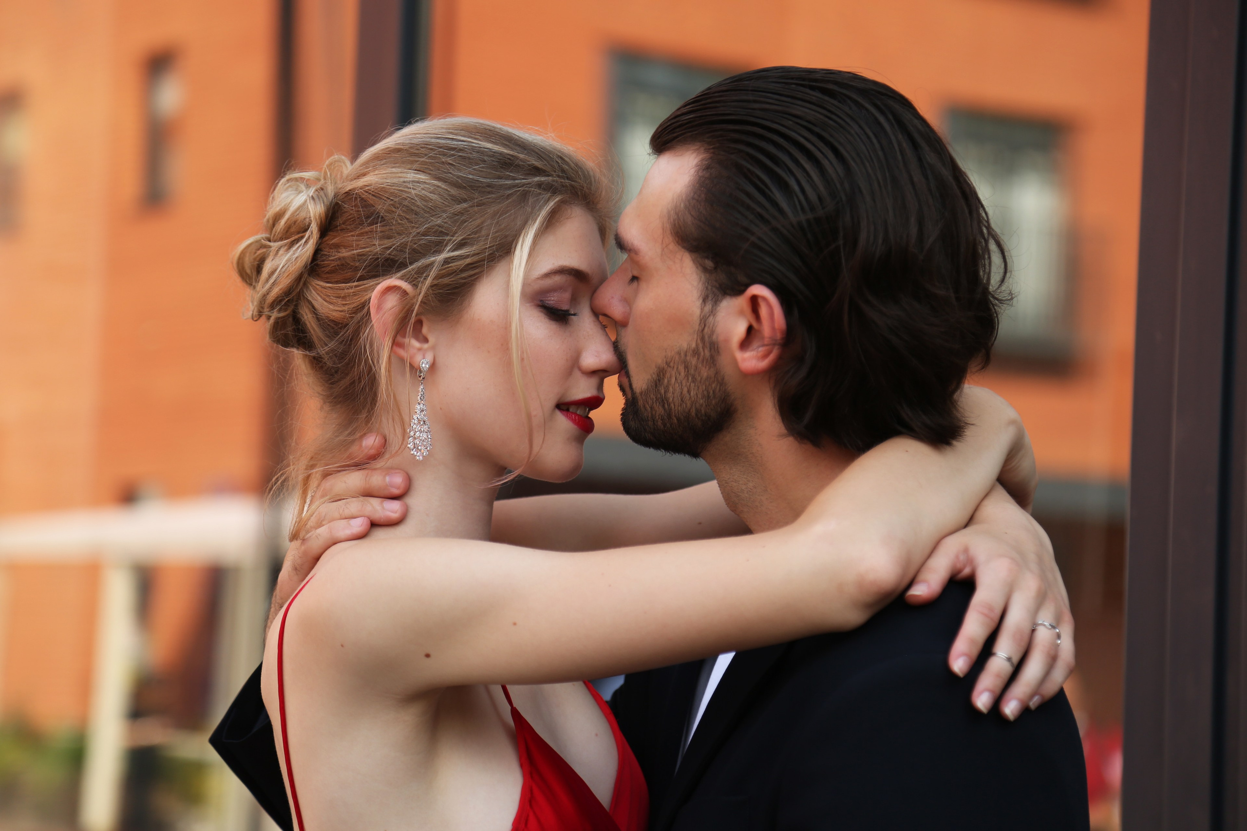 Love Story для пары. Фотосессия в студии в Москве от профессионального фотографа услуги по доступным ценам