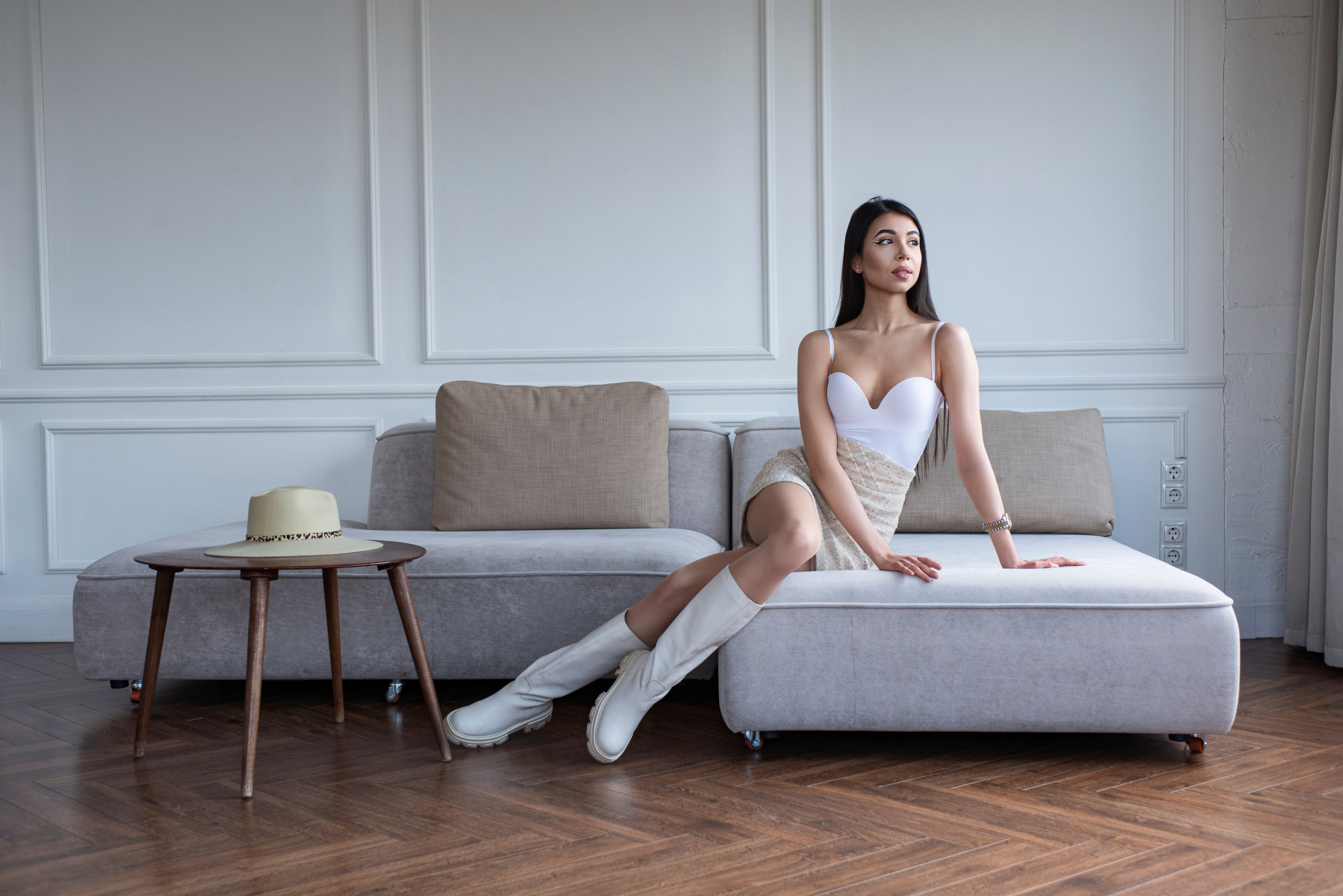 Женская фотосессия, фотосессия для девушки в студии, в Москве. Фото-ВидеоПродакшен для экспертов и брендов