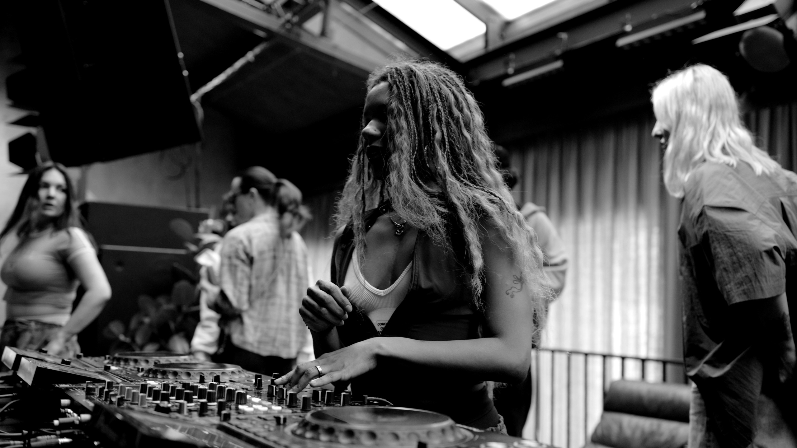 .оригинал — CONNECTED x 128Studio / 18.01.2026. TENZO | Креативный продюсер / Арт-директор