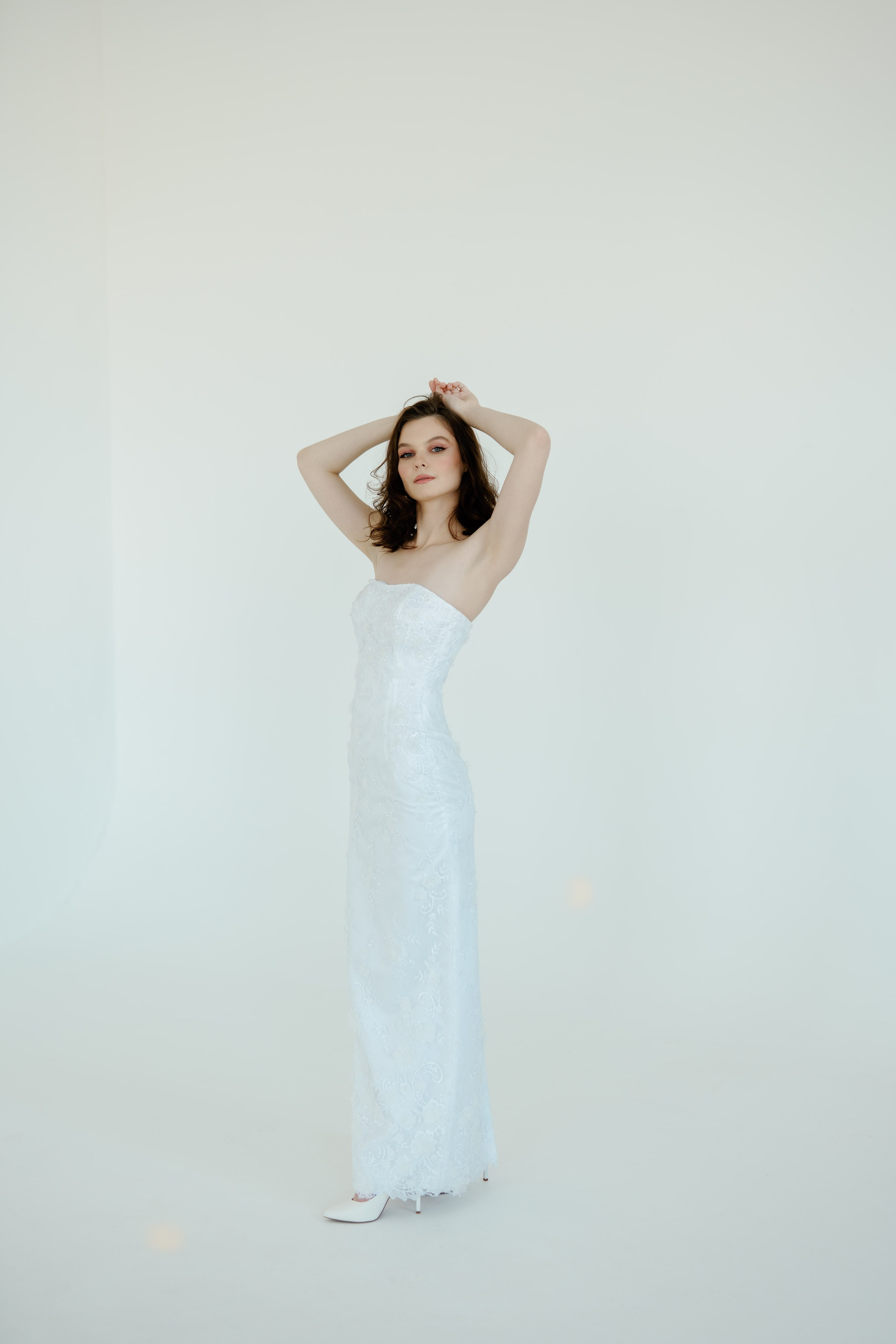 Фотосъёмка свадебных платьев в студии для контента. Портреты студия Москва. Модельные тесты. Lovestory студия в Москве. Женсий фотограф