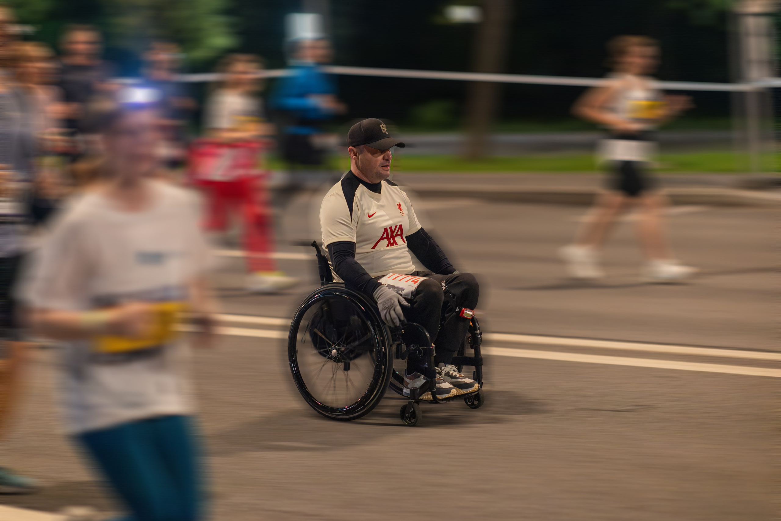 Ночной забег 2025. Фотограф Сергей Ловкий