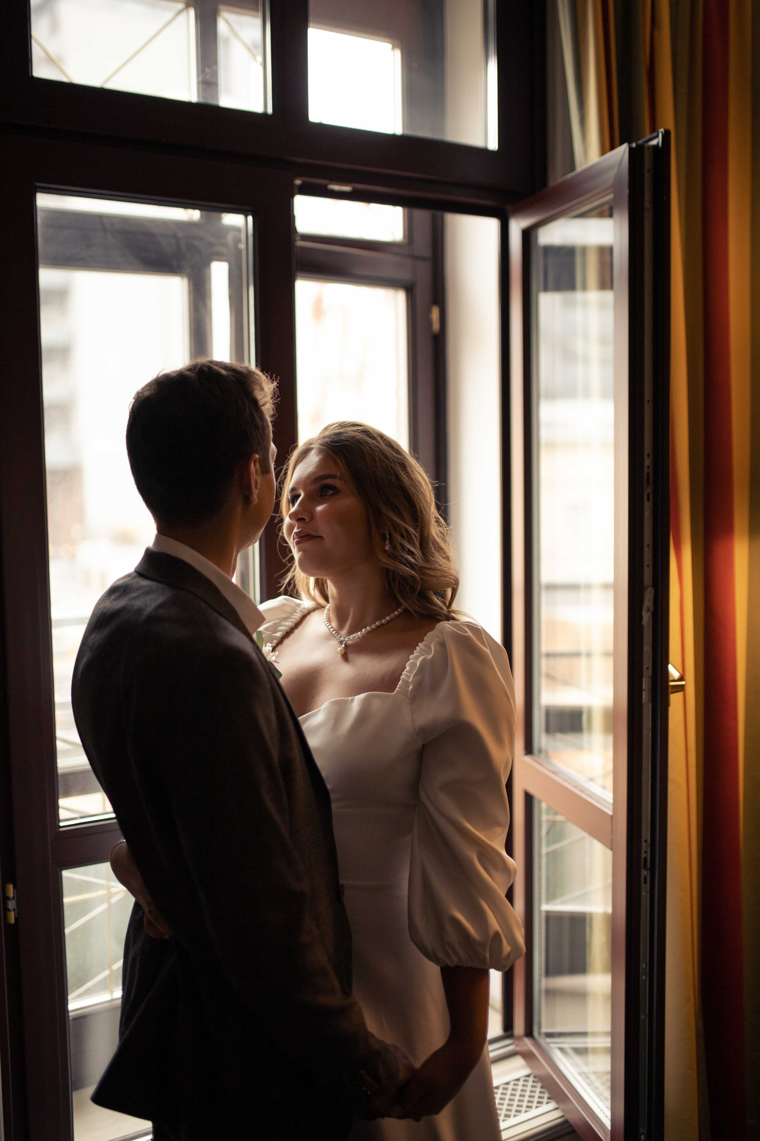 Свадебная фотосессия в Москве в отеле. Фотограф Валерия Горбунова Подольск Бутово Видное Щербинка