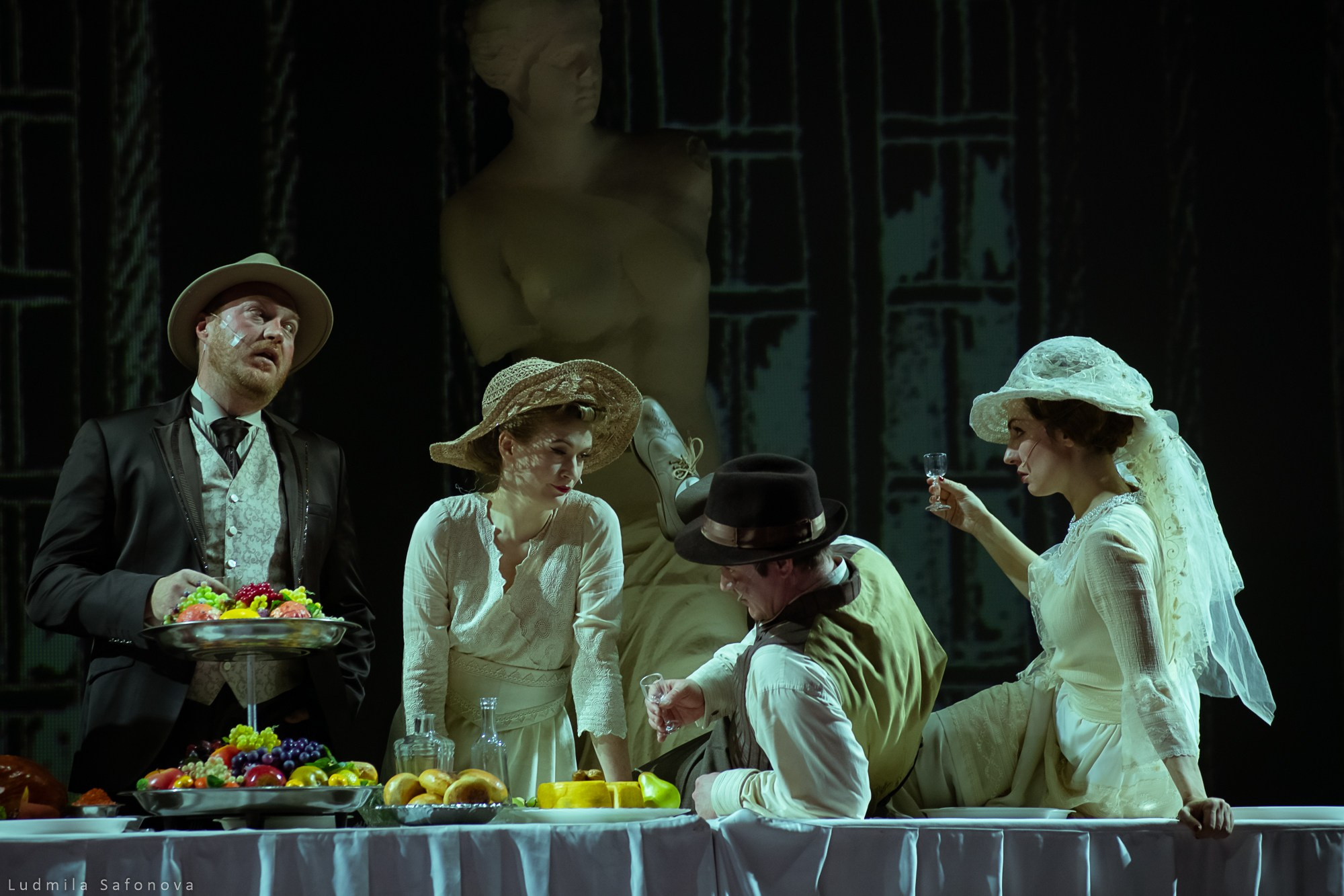 Весёлые ребята, театр на Таганке. Lucytheatre