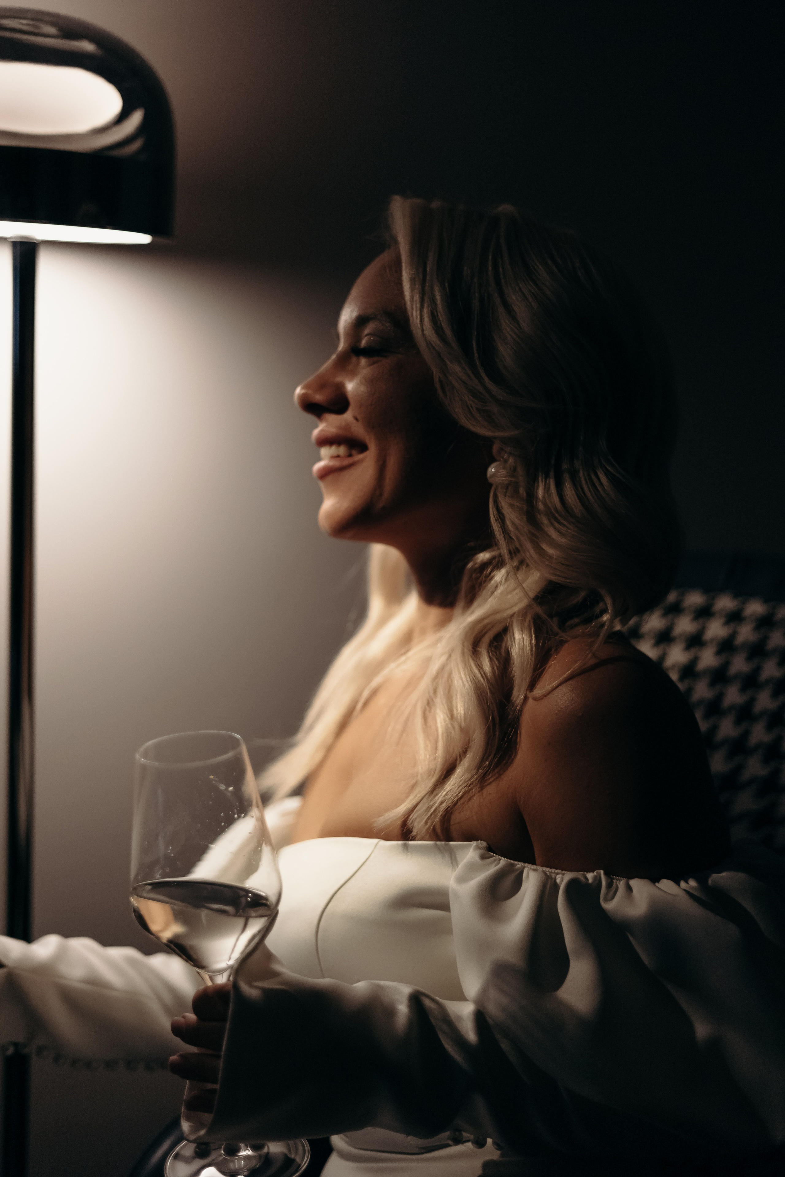 Александр и Елена (сборы, ресторан). Фотограф свадебный семейный в Красноярске Шукшина Наталья