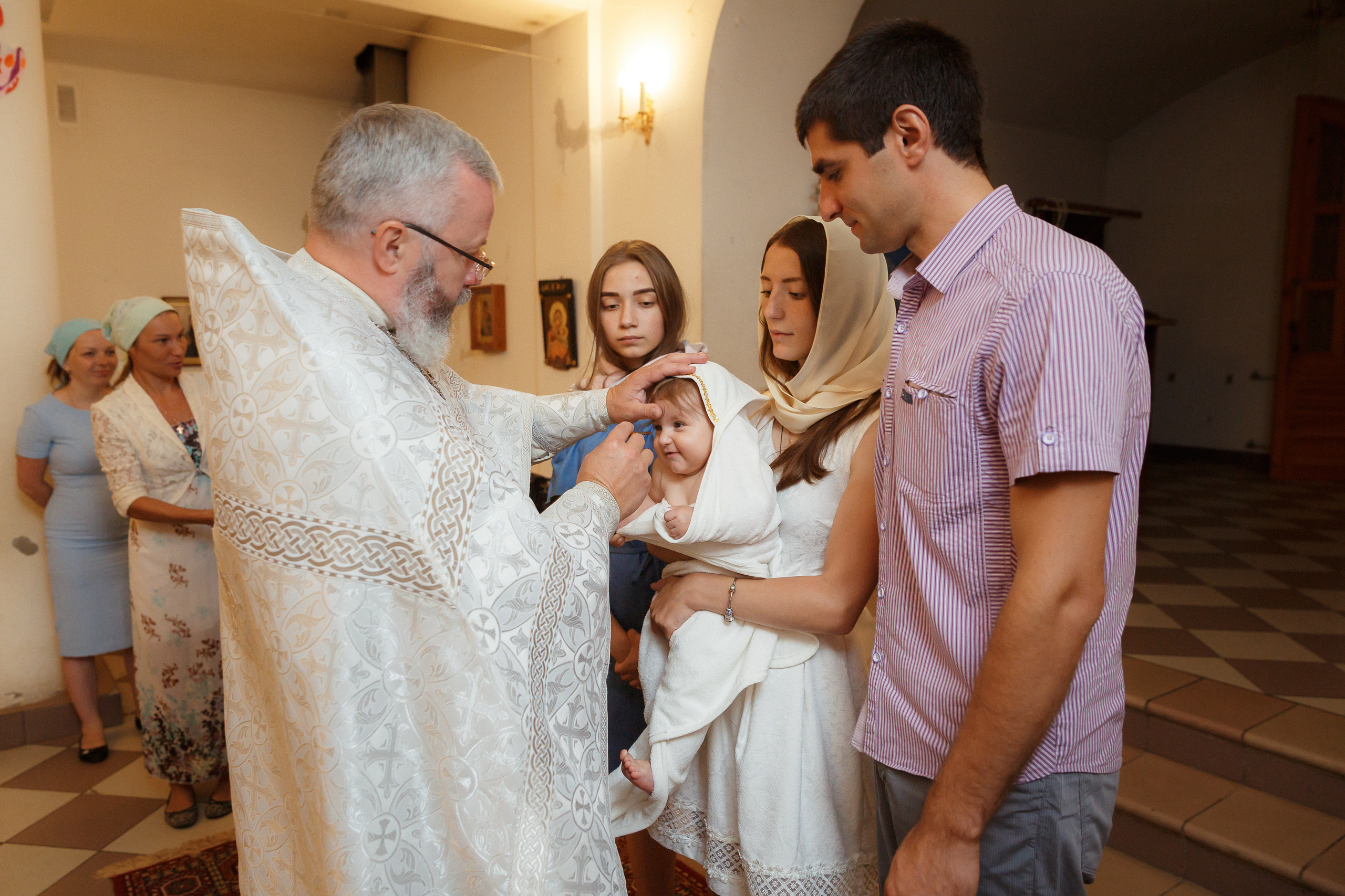 Фотограф на крещение в Мытищах в Никольском храме на Дружбе
