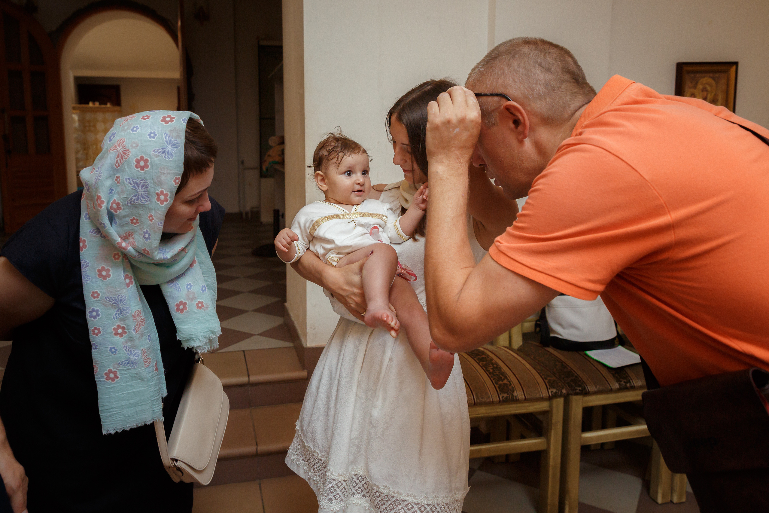 Фотограф на крещение в Мытищах в Никольском храме на Дружбе