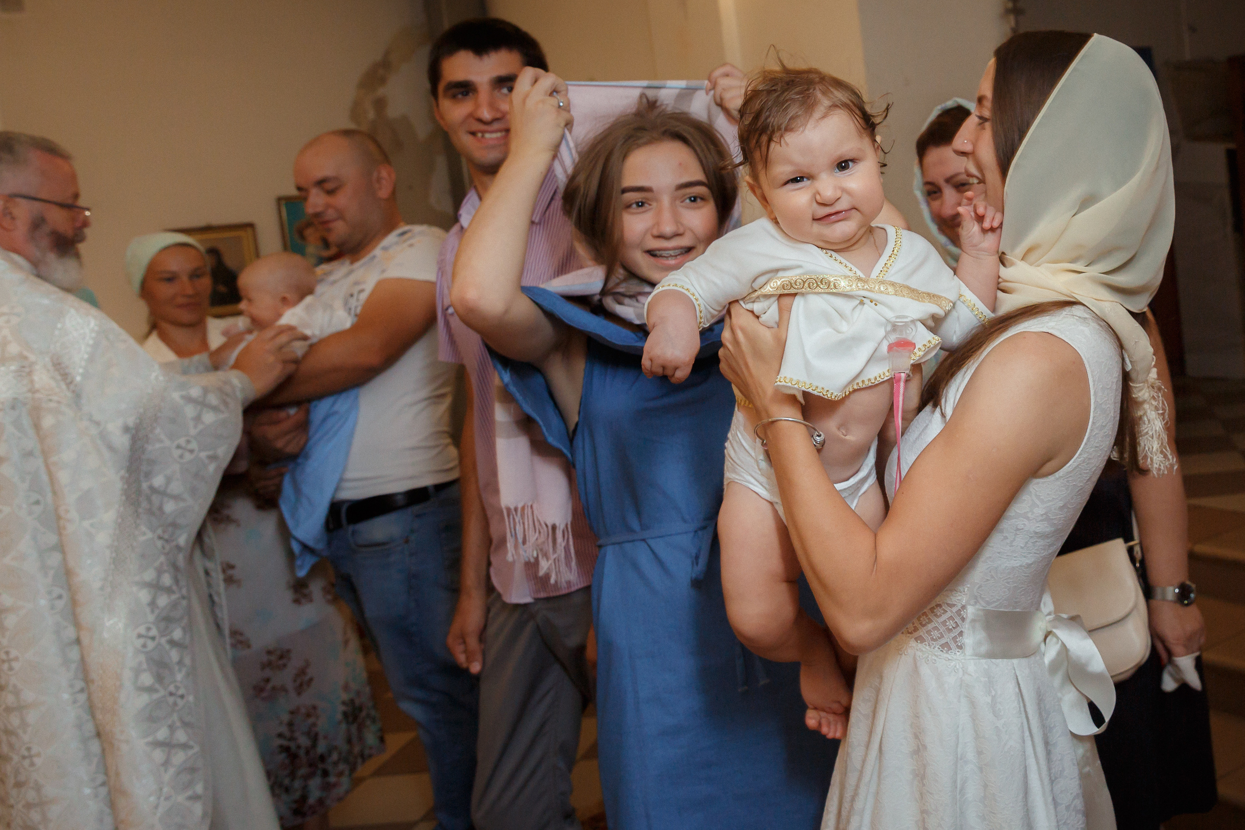 Фотограф на крещение в Мытищах в Никольском храме на Дружбе