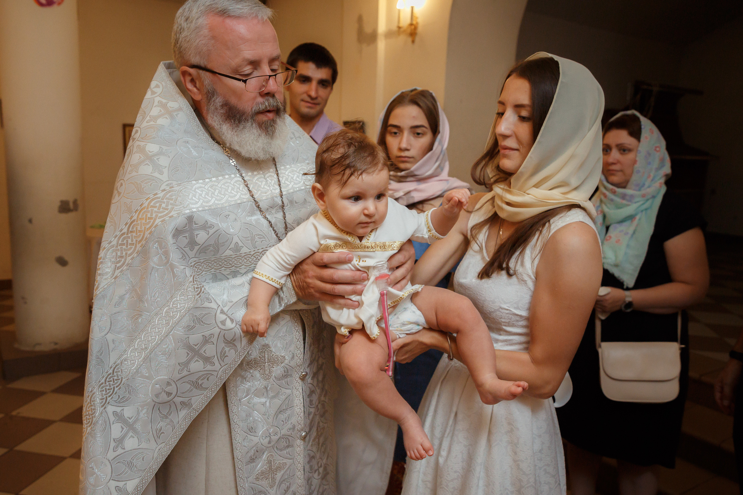 Фотограф на крещение в Мытищах в Никольском храме на Дружбе
