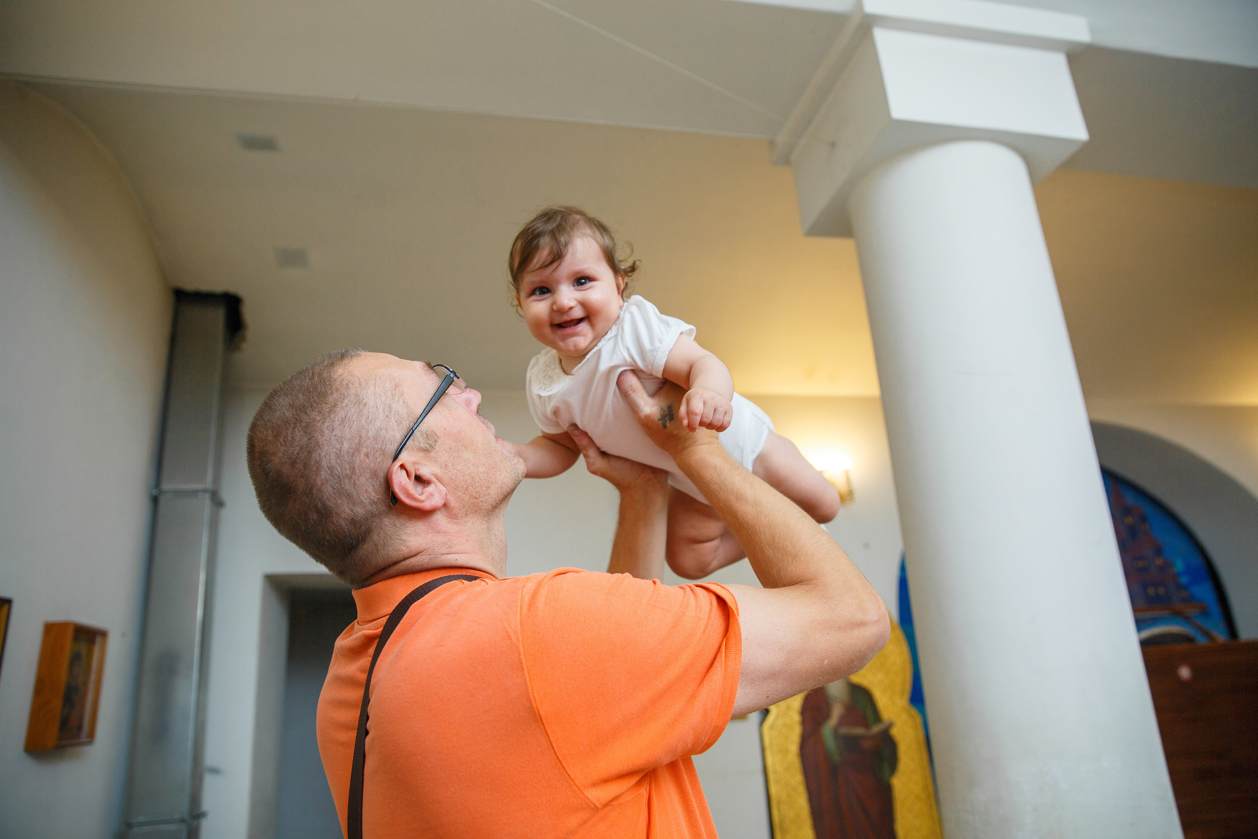 Фотограф на крещение в Мытищах в Никольском храме на Дружбе