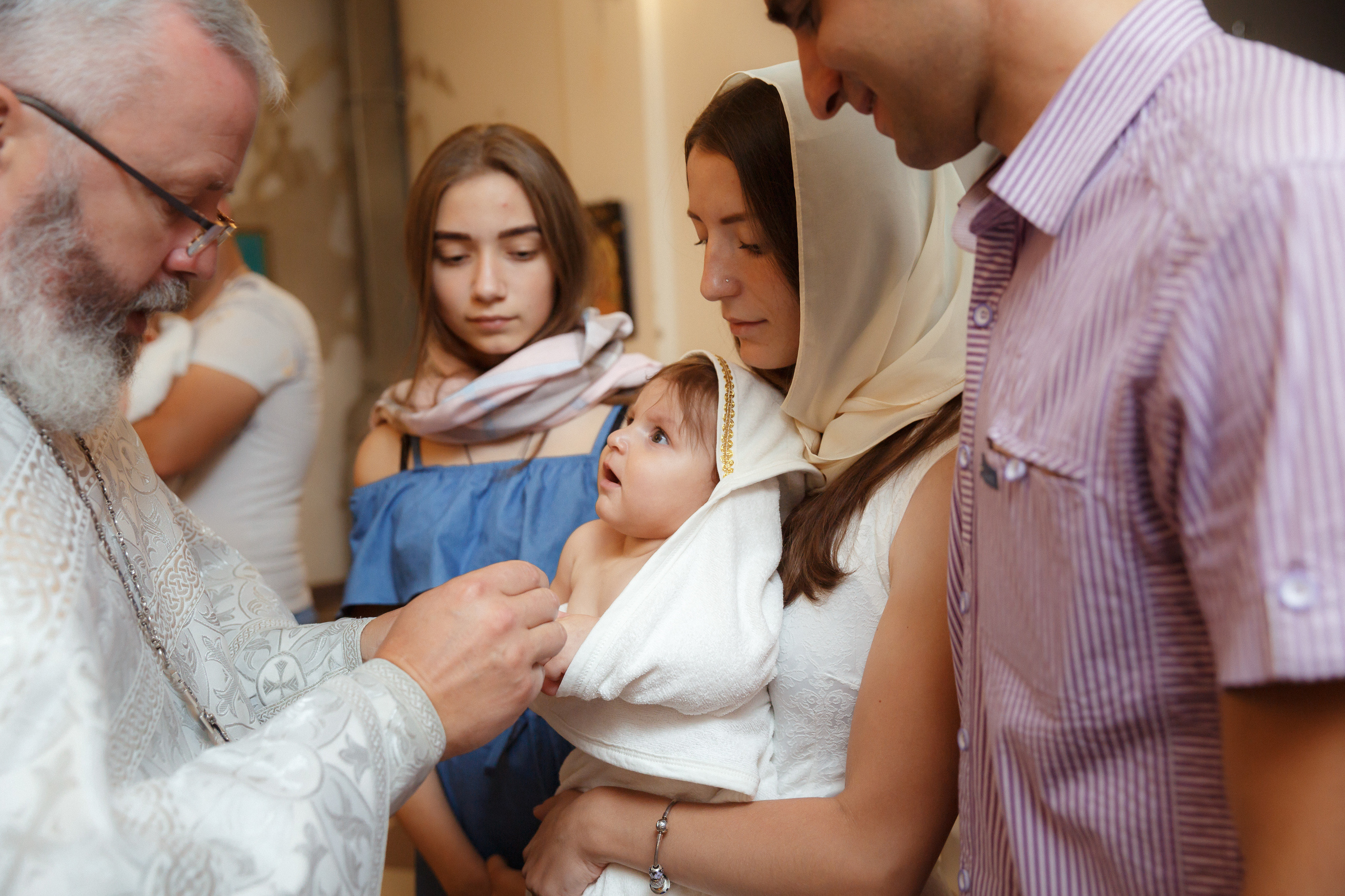 Фотограф на крещение в Мытищах в Никольском храме на Дружбе