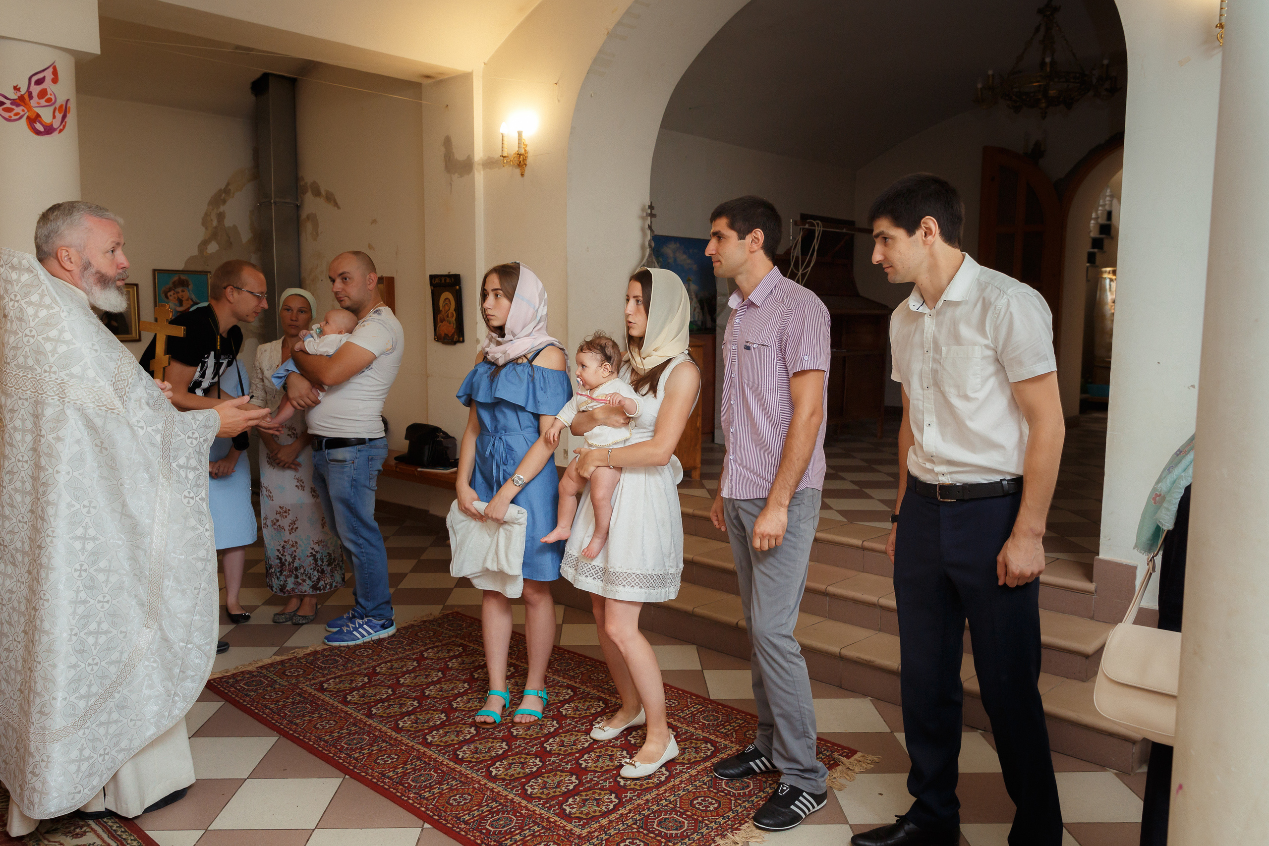 Фотограф на крещение в Мытищах в Никольском храме на Дружбе