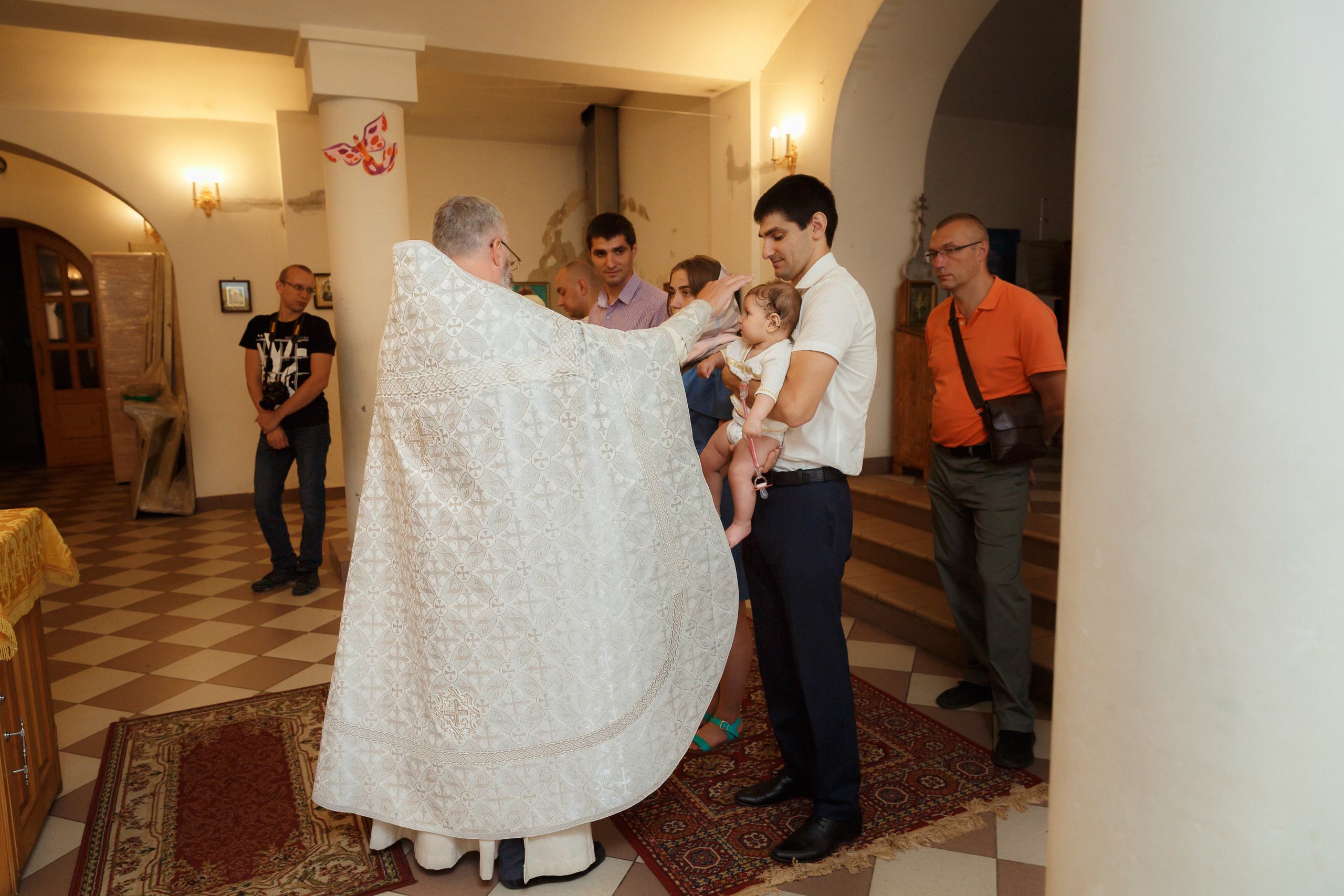 Фотограф на крещение в Мытищах в Никольском храме на Дружбе