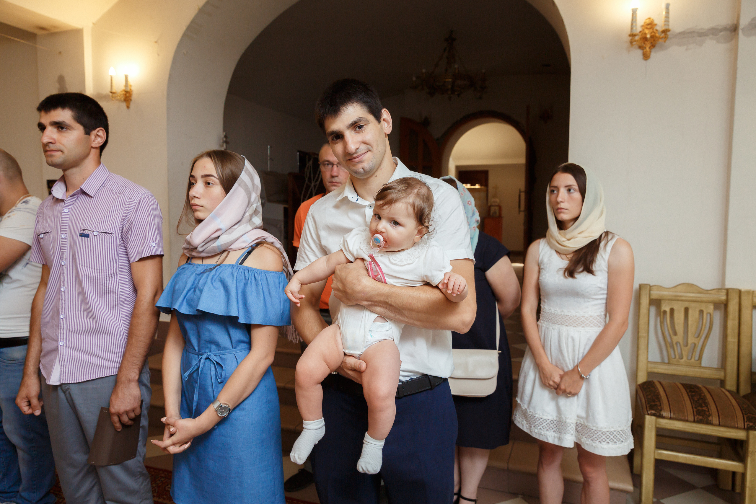 Фотограф на крещение в Мытищах в Никольском храме на Дружбе
