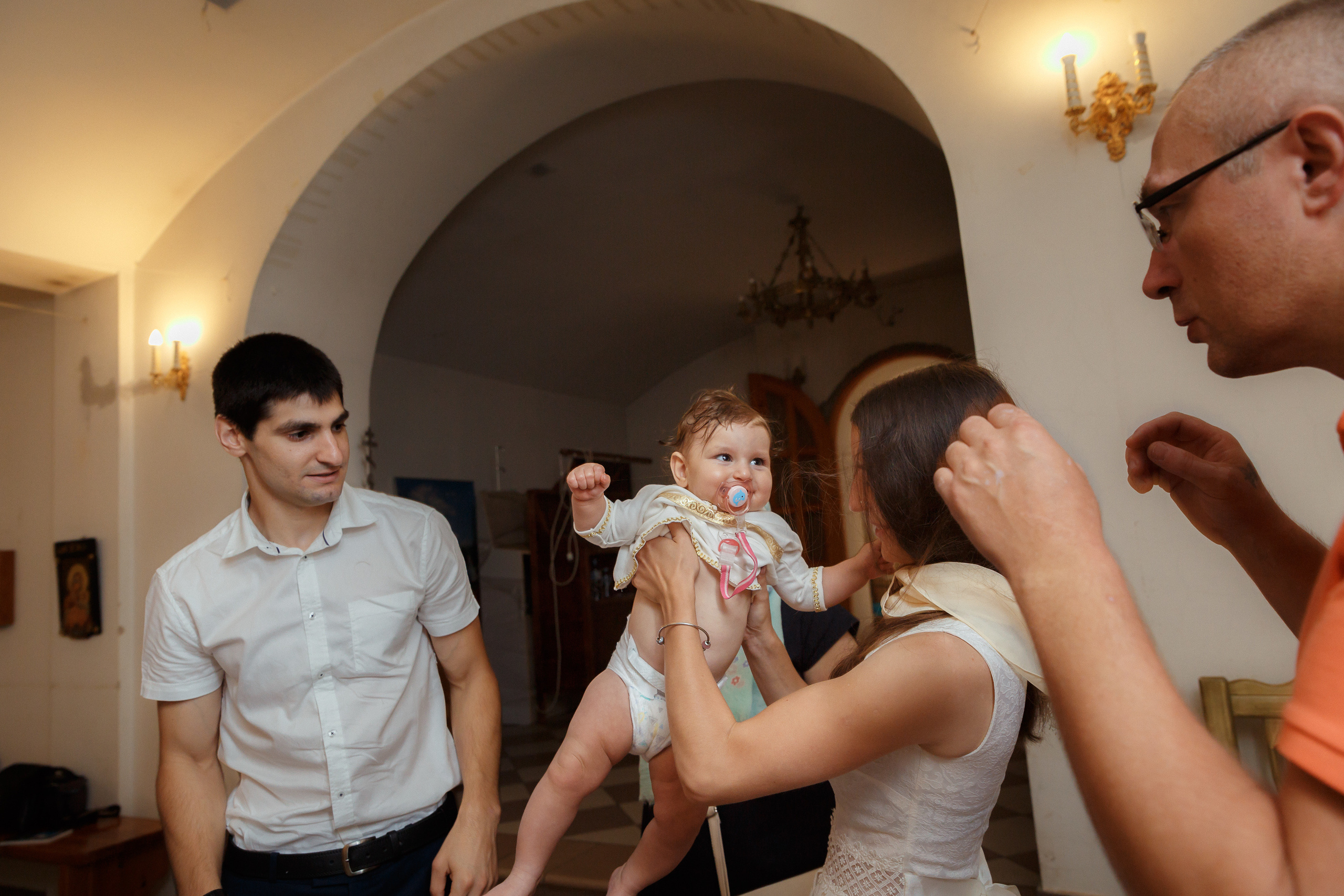 Фотограф на крещение в Мытищах в Никольском храме на Дружбе