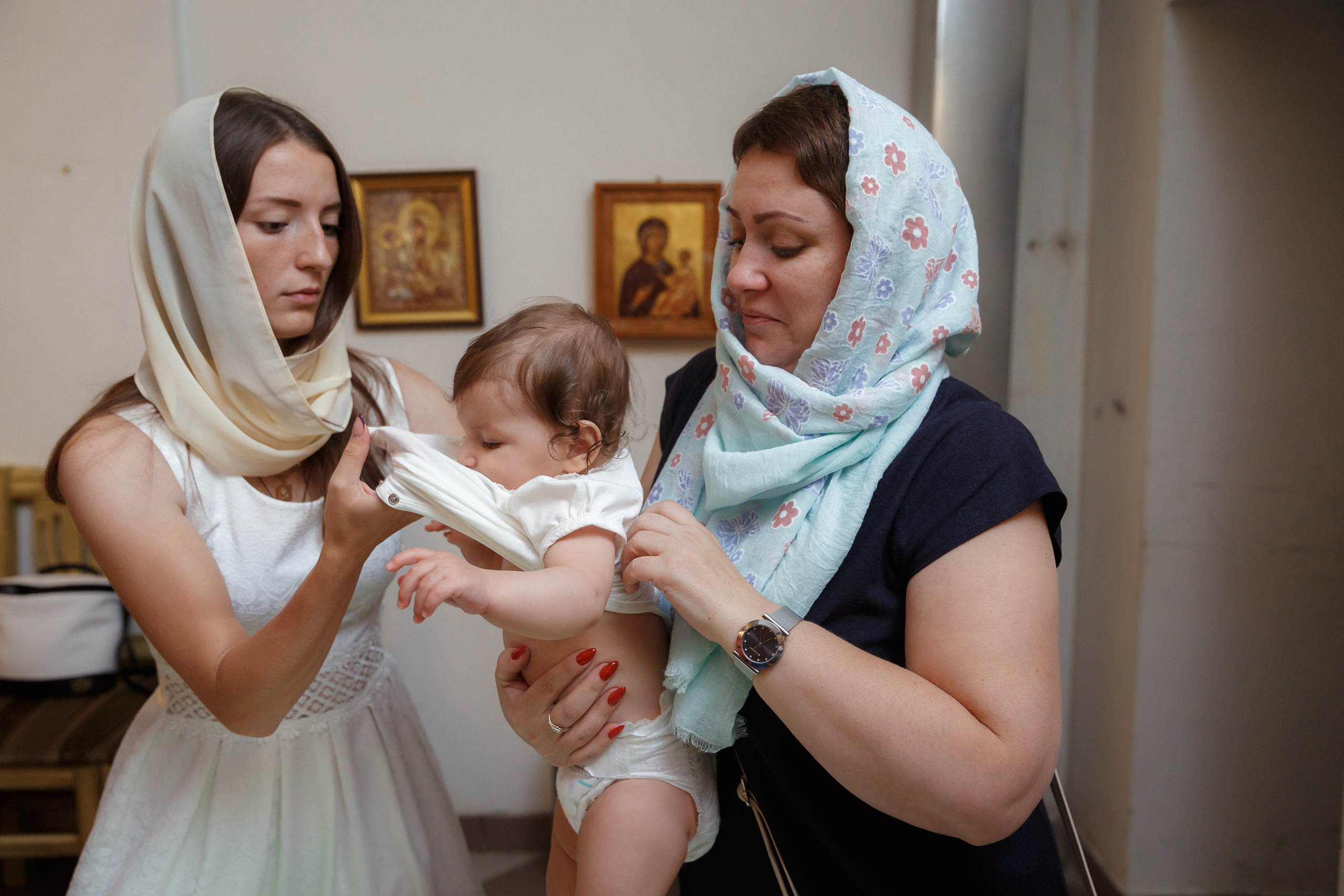 Фотограф на крещение в Мытищах в Никольском храме на Дружбе