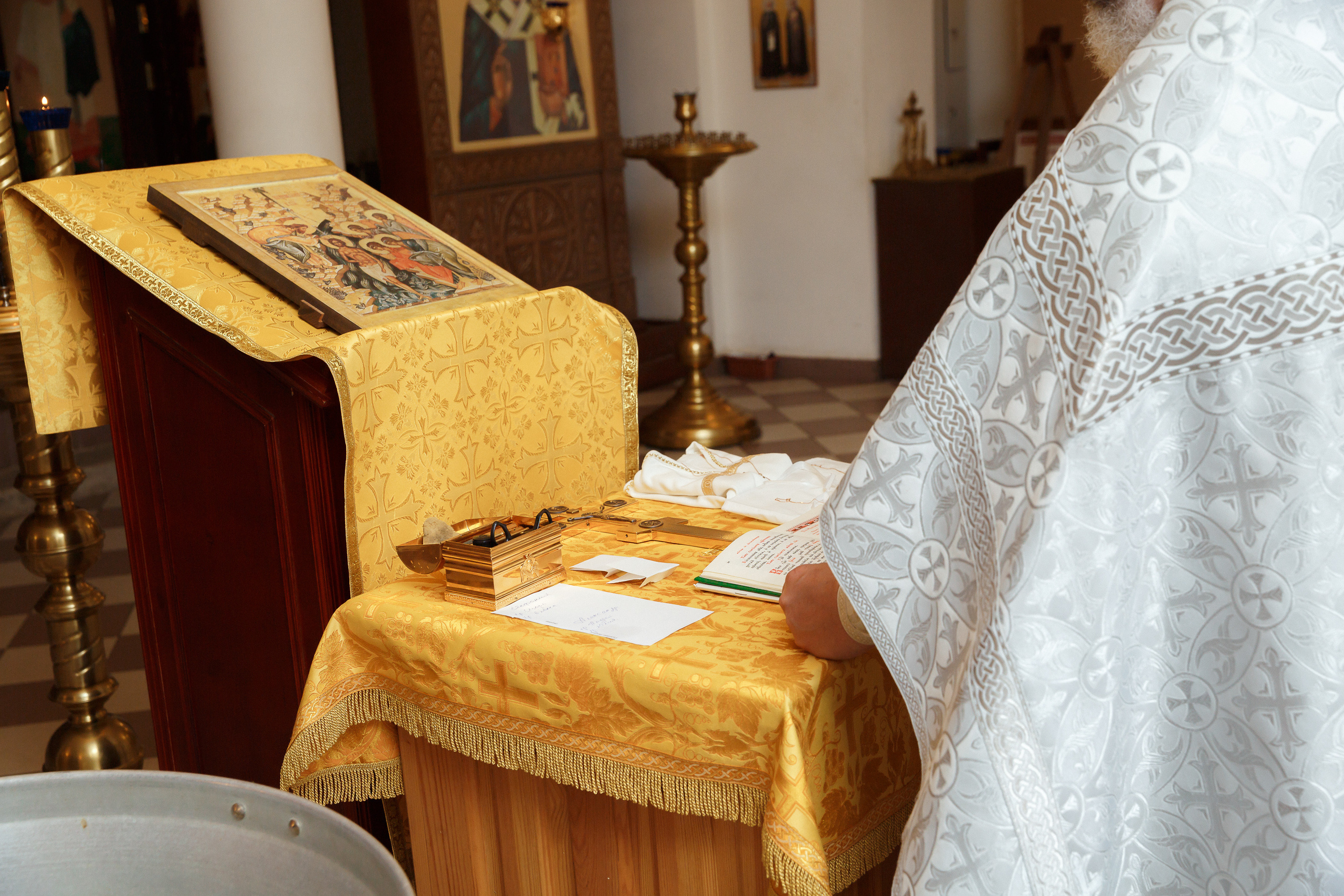 Фотограф на крещение в Мытищах в Никольском храме на Дружбе