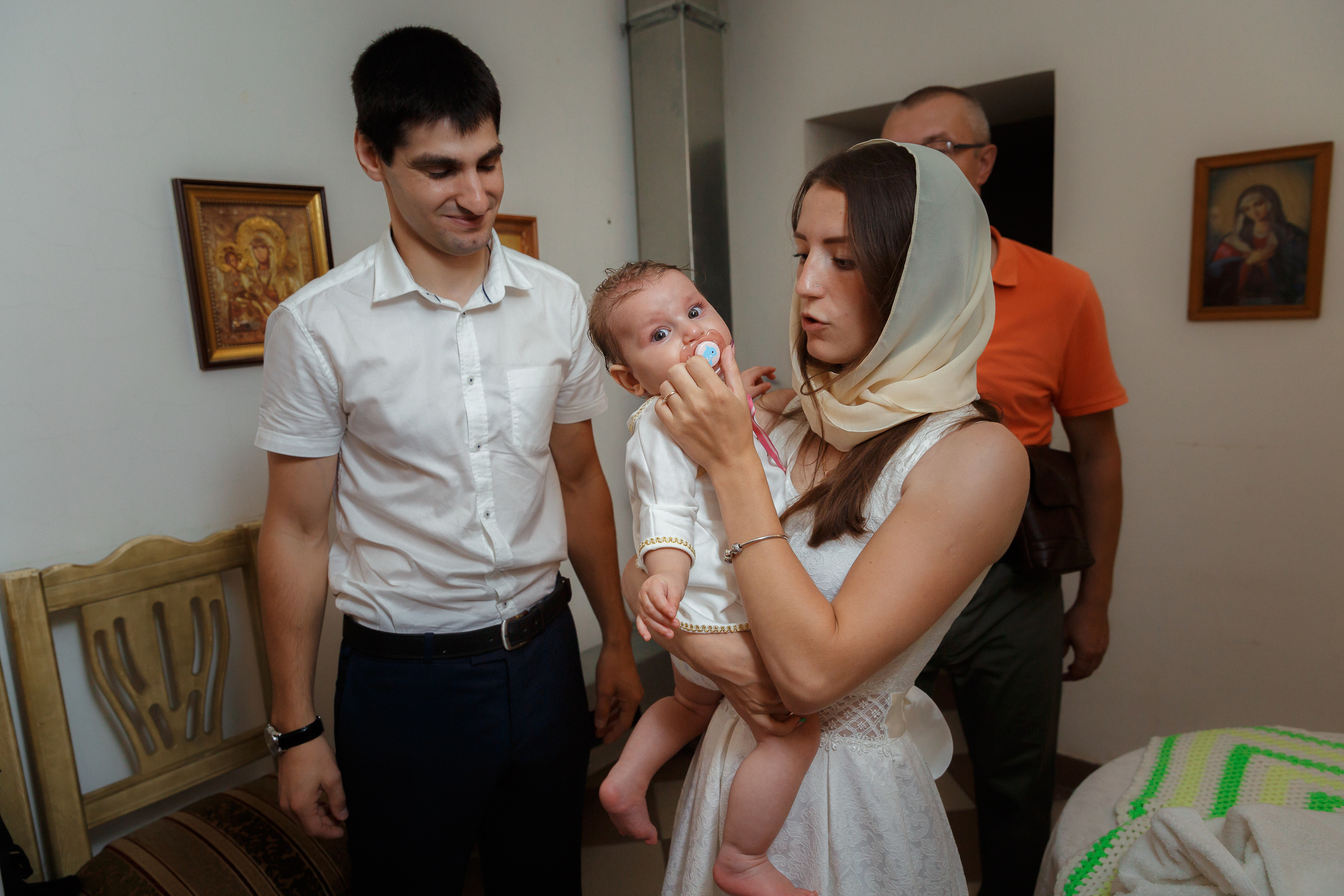 Фотограф на крещение в Мытищах в Никольском храме на Дружбе