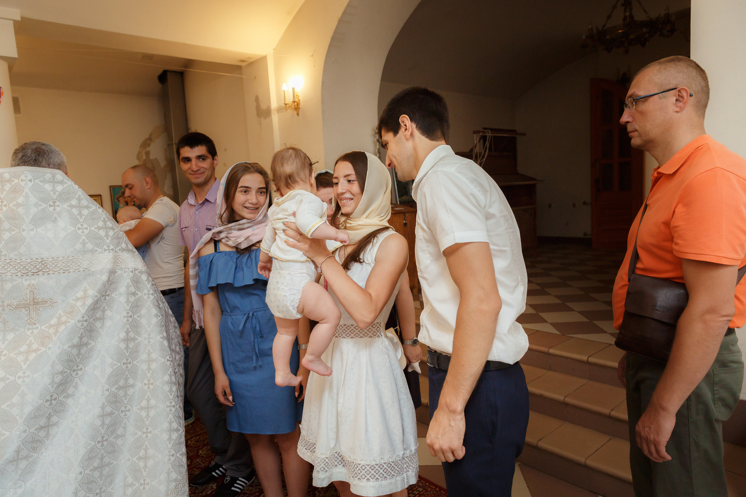 Фотограф на крещение в Мытищах в Никольском храме на Дружбе