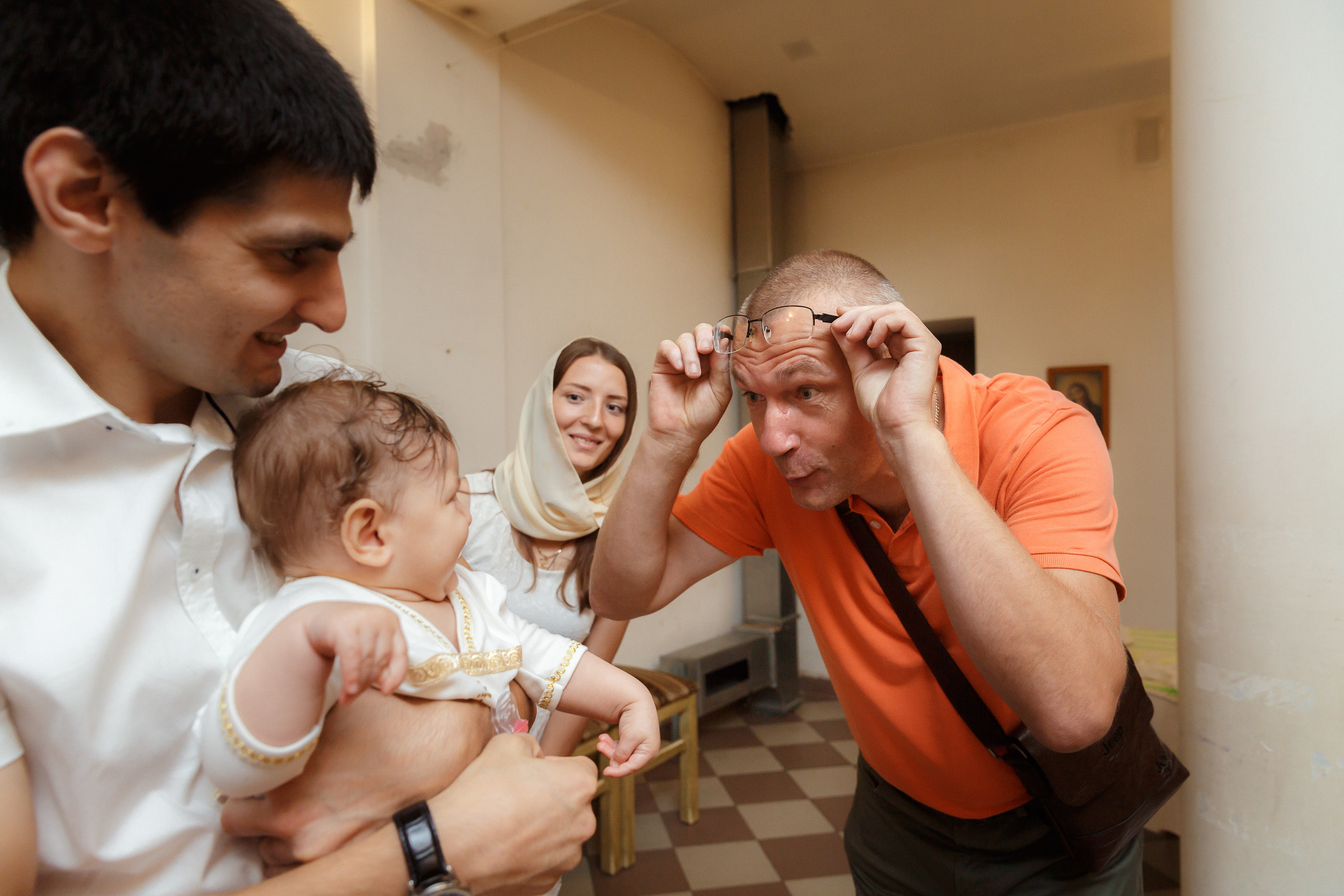 Фотограф на крещение в Мытищах в Никольском храме на Дружбе