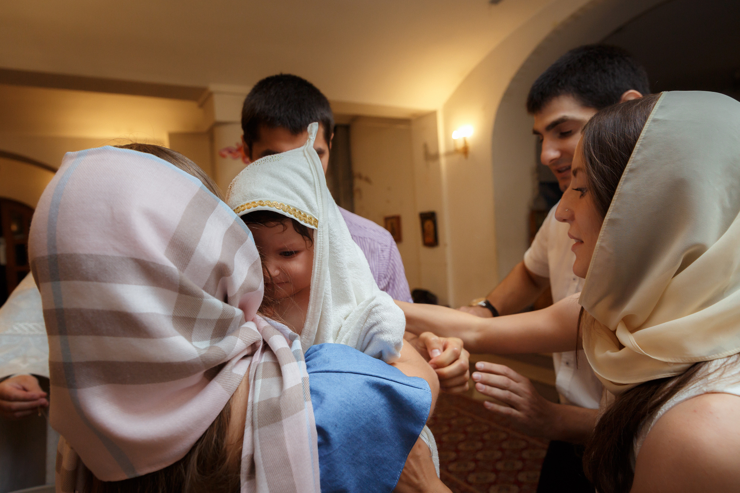 Фотограф на крещение в Мытищах в Никольском храме на Дружбе