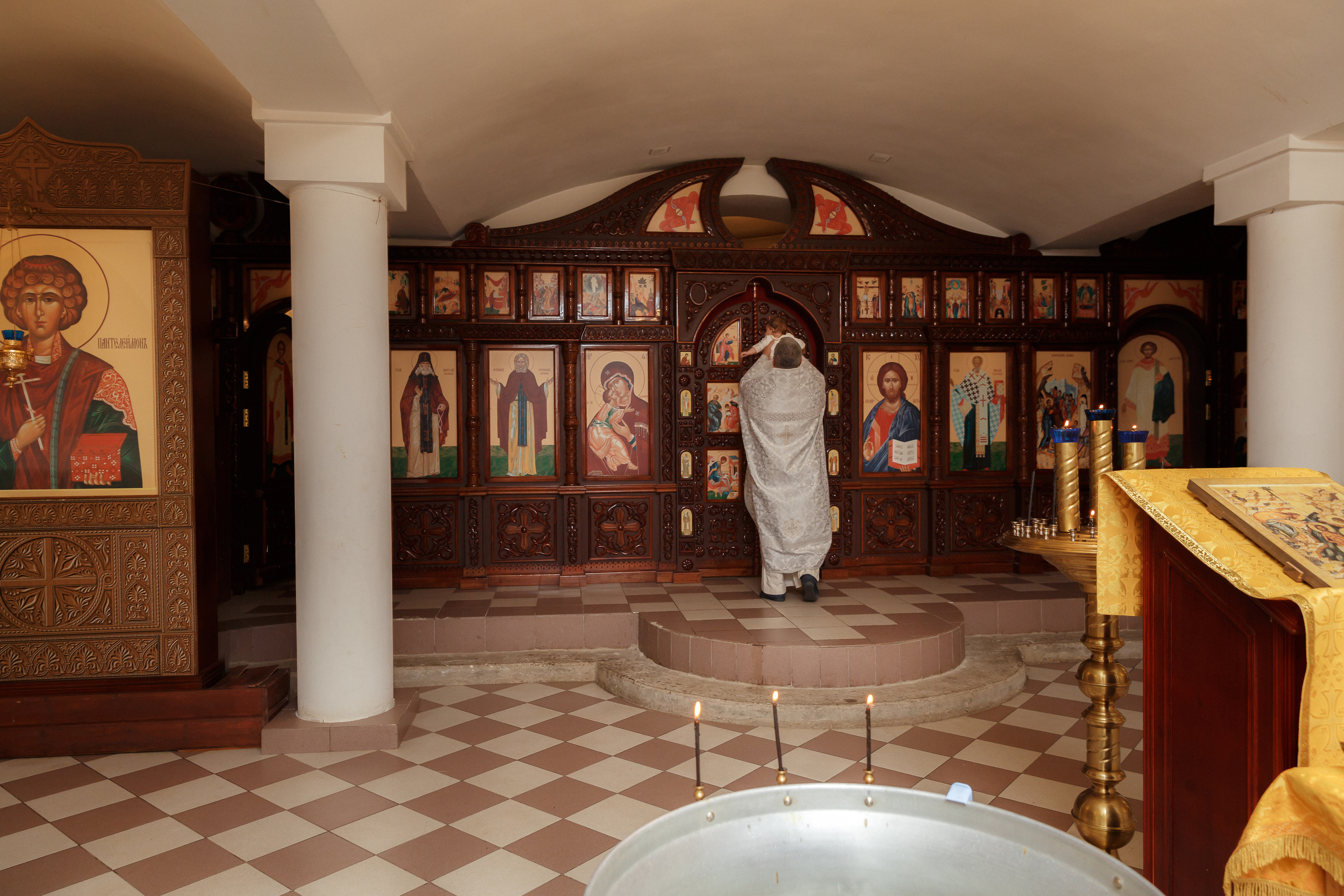 Фотограф на крещение в Мытищах в Никольском храме на Дружбе