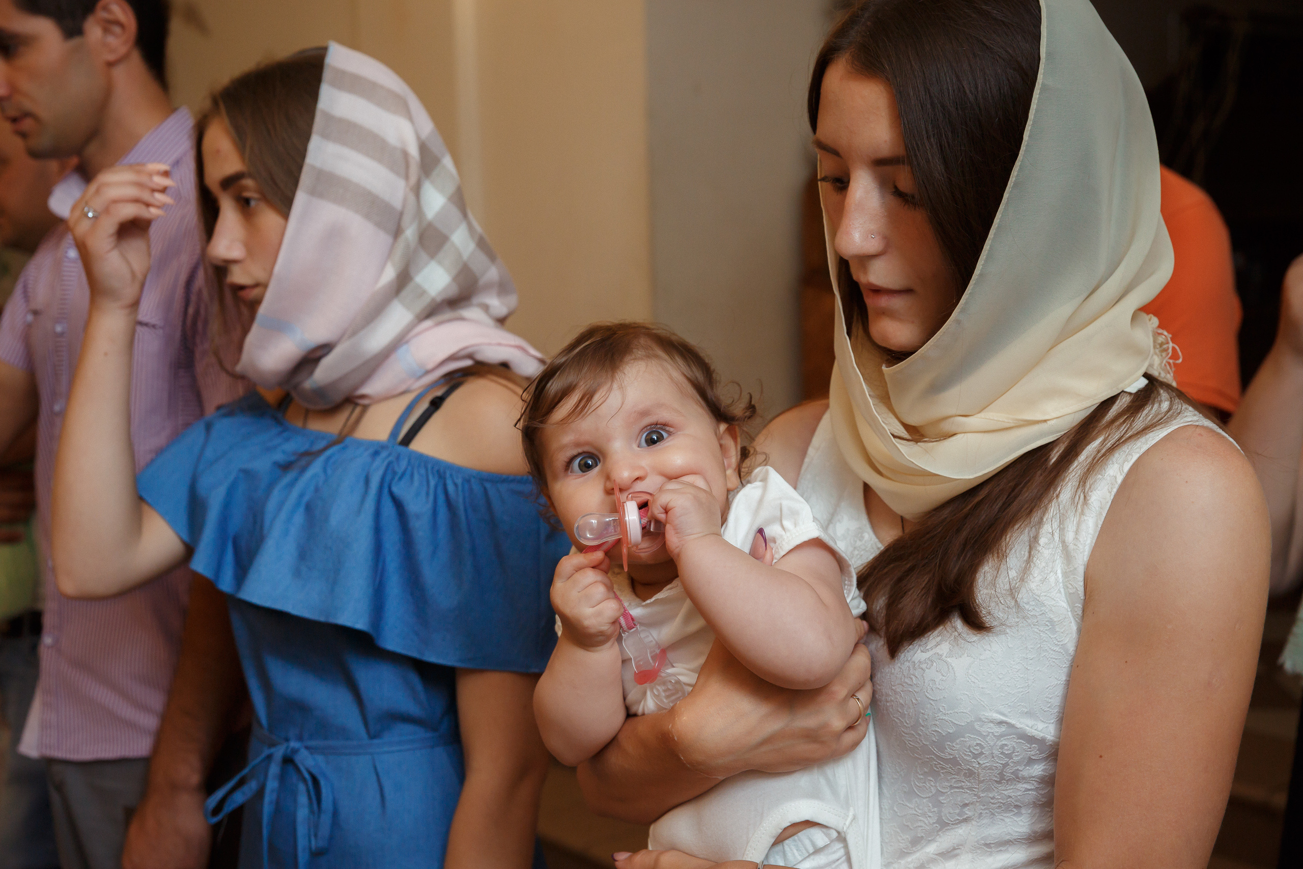 Фотограф на крещение в Мытищах в Никольском храме на Дружбе