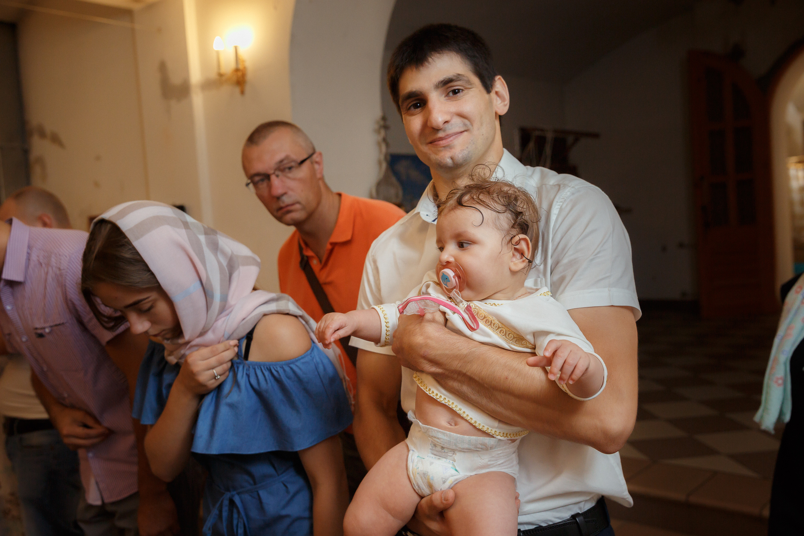 Фотограф на крещение в Мытищах в Никольском храме на Дружбе