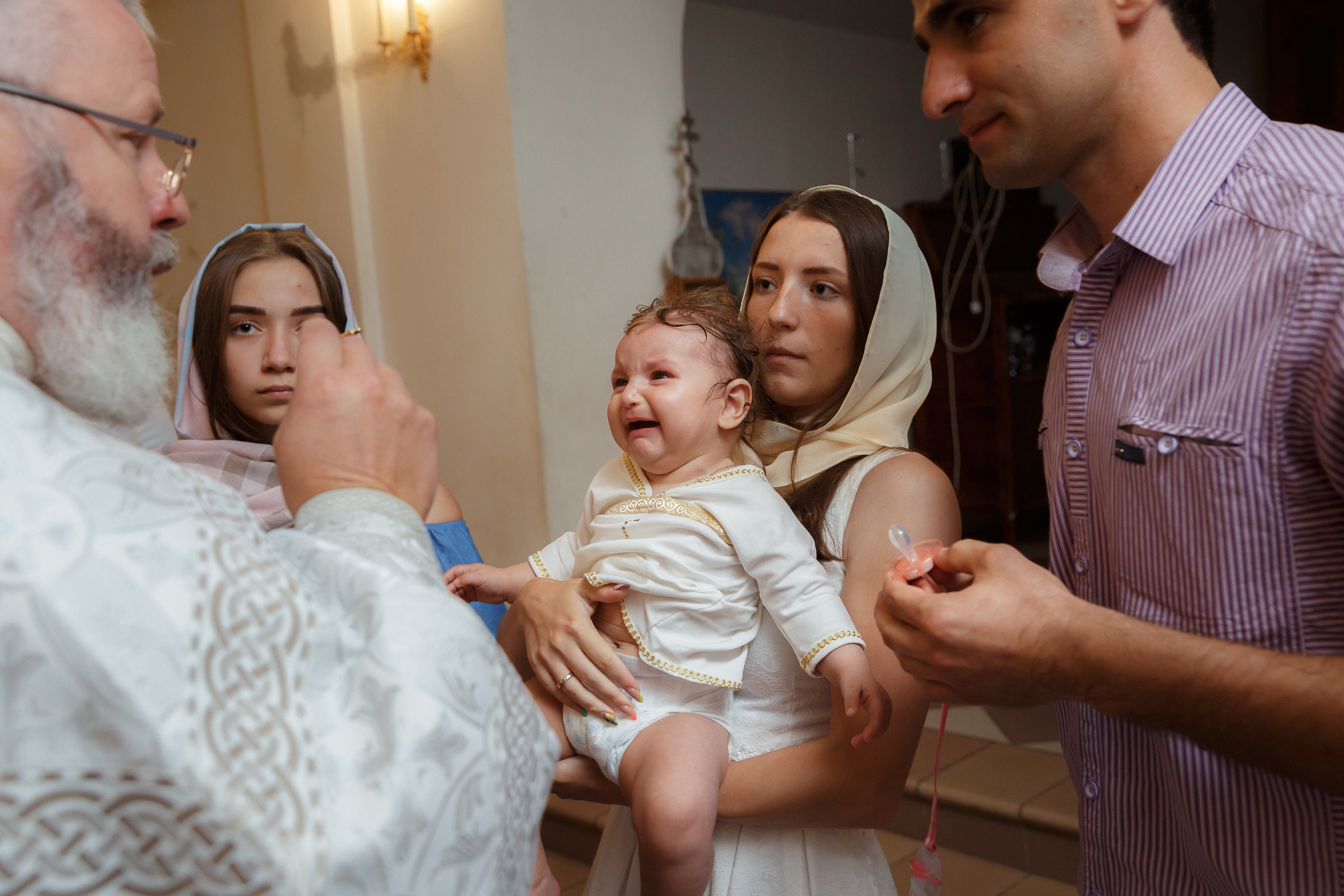 Фотограф на крещение в Мытищах в Никольском храме на Дружбе