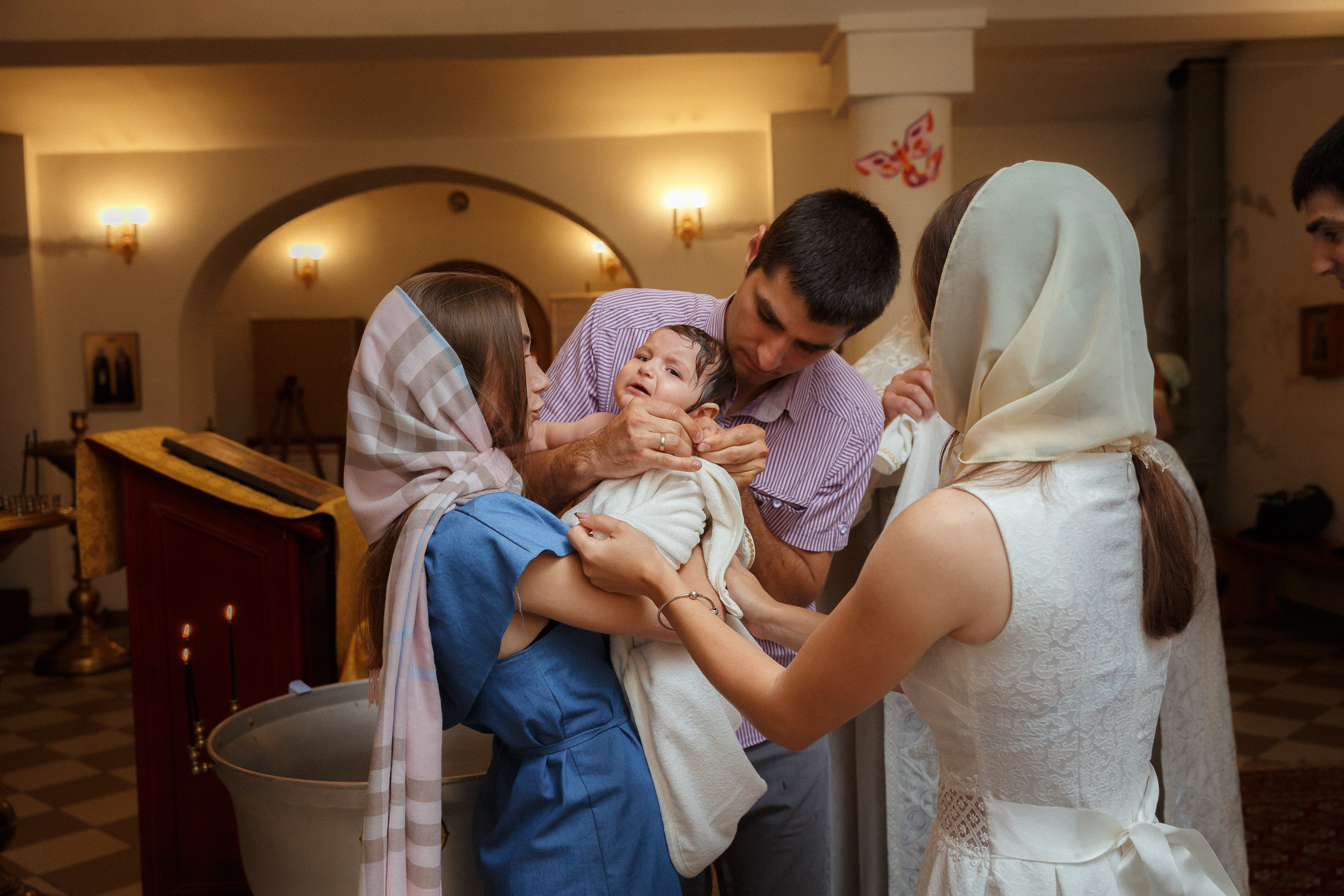 Фотограф на крещение в Мытищах в Никольском храме на Дружбе