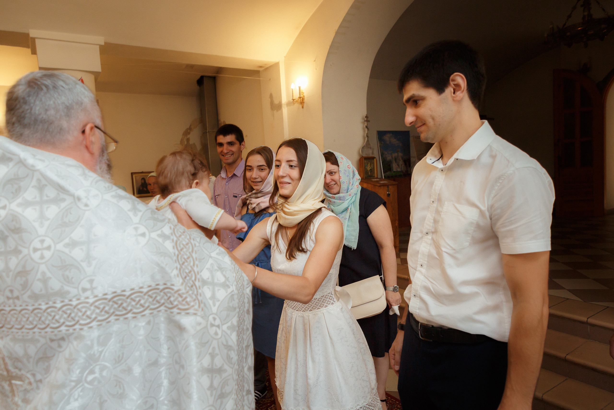 Фотограф на крещение в Мытищах в Никольском храме на Дружбе