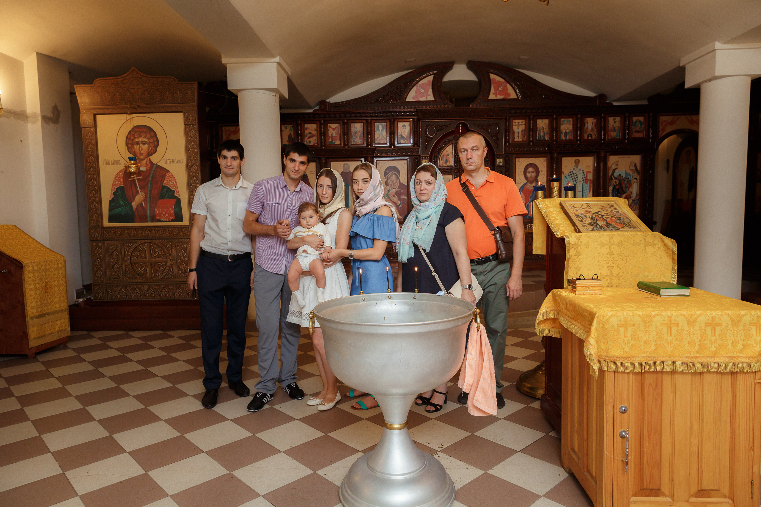 Фотограф на крещение в Мытищах в Никольском храме на Дружбе