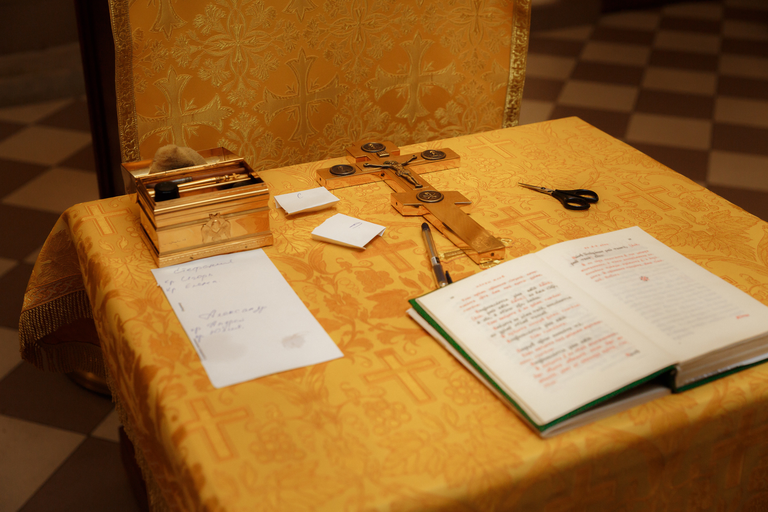 Фотограф на крещение в Мытищах в Никольском храме на Дружбе